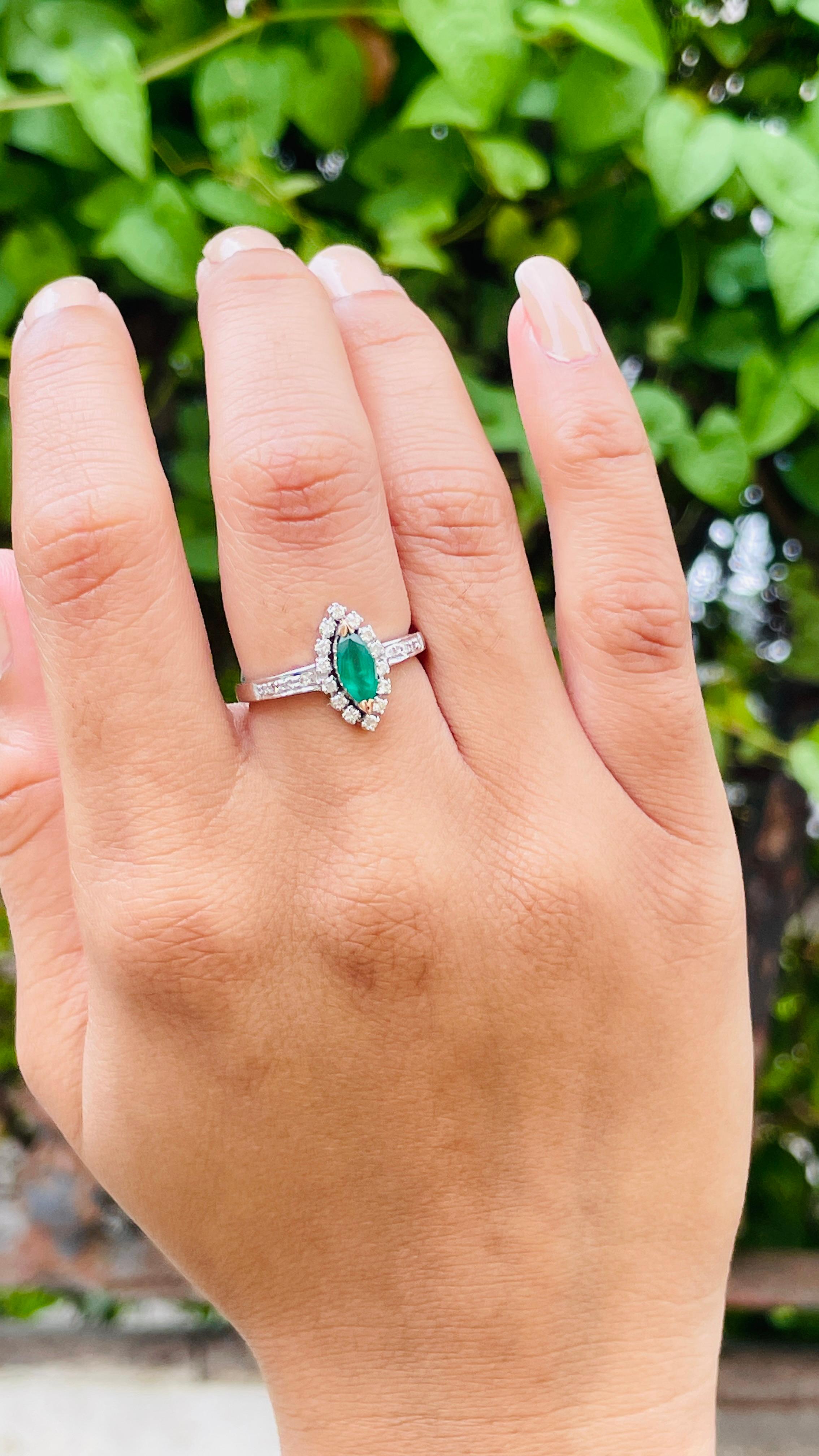 Im Angebot: Natürlicher Marquise-Smaragdring mit Diamant-Halo aus 14 Karat massivem Weißgold () 11