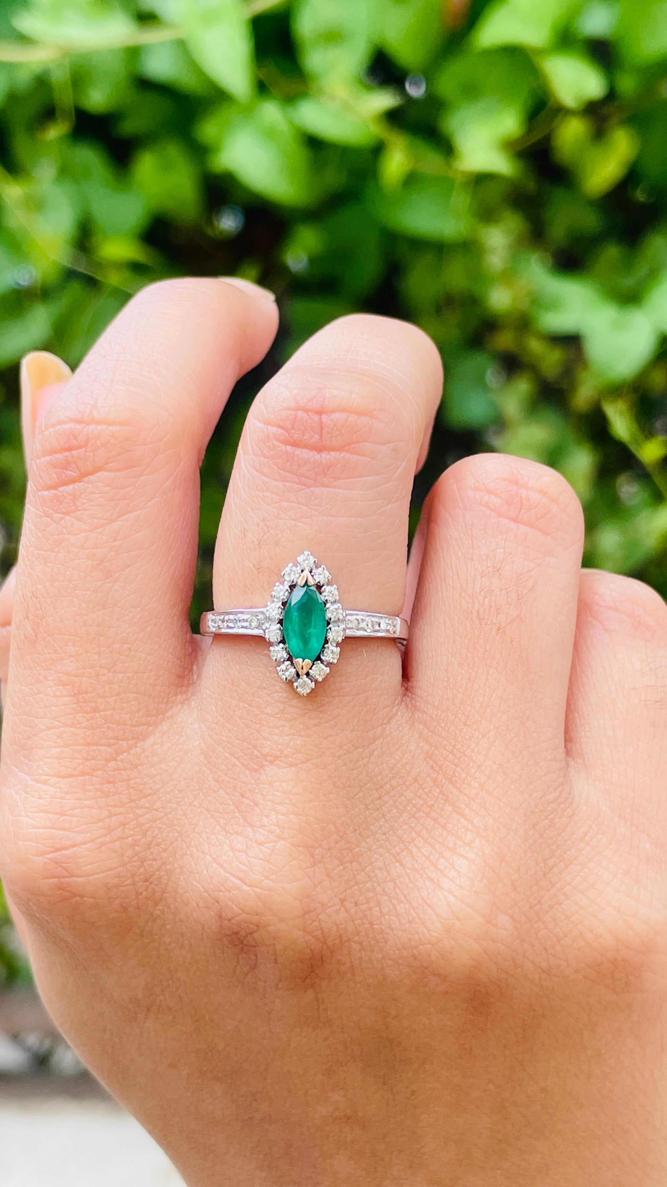 Im Angebot: Natürlicher Marquise-Smaragdring mit Diamant-Halo aus 14 Karat massivem Weißgold () 13