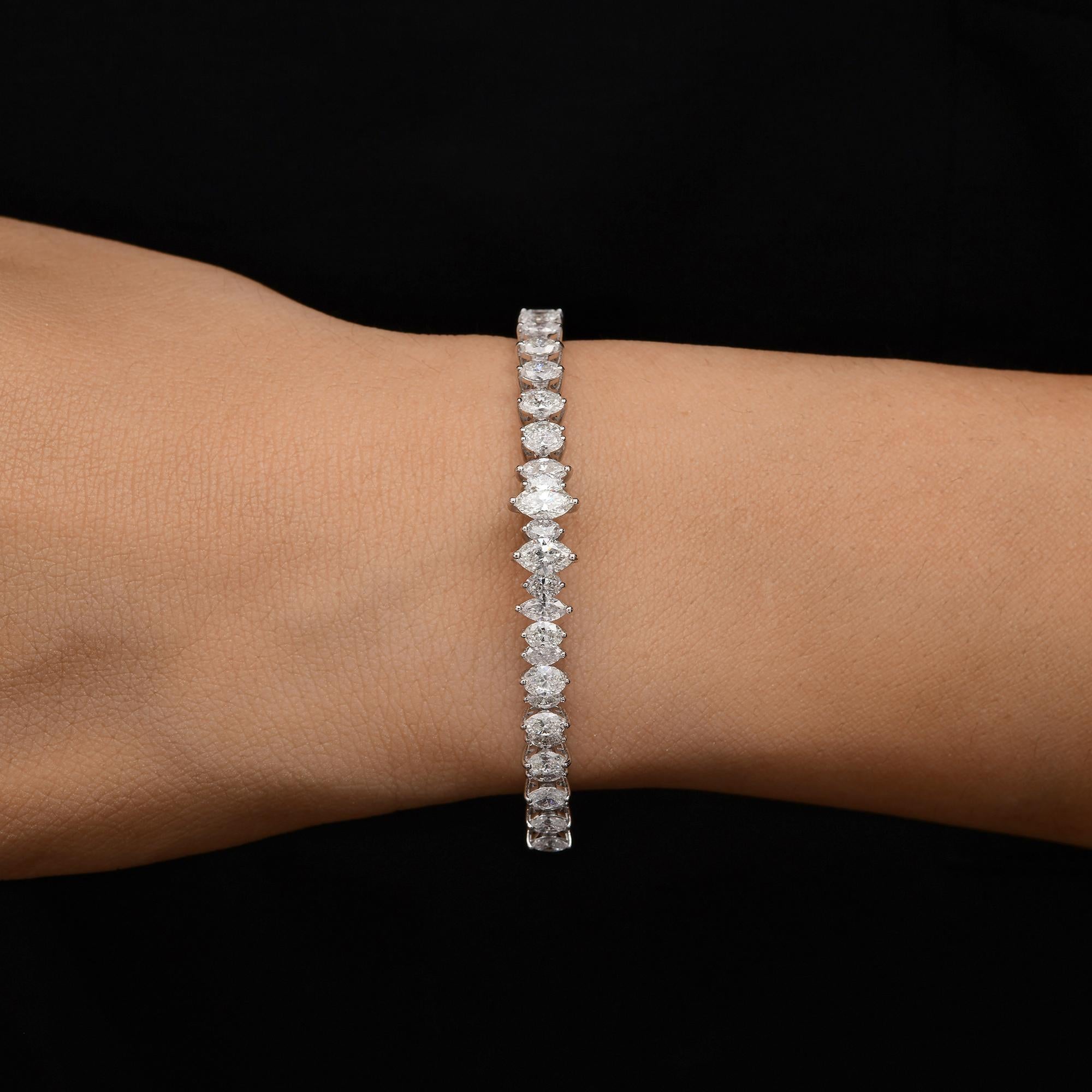 Nature Marquise Round Diamond 18k White Gold Engagement Cuff Bangle Bracelet Conçu pour rayonner sous tous les angles, ce bracelet présente une alternance de diamants naturels de taille marquise et ronde, parfaitement sertis dans une monture à