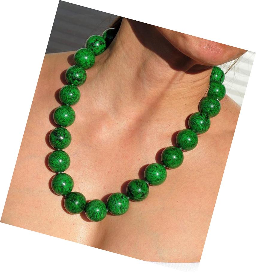 Collar de cuentas de jade natural Maw-Sit-Sit Corte redondo en venta