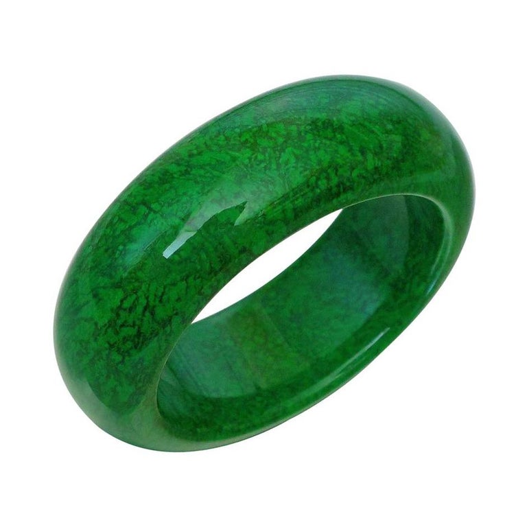 Exceptional bangle bracelet, interior diameter 62 mm = 2.22 inches. Genuine, natural, non-treated Maw-sit-sit with vibrant green color all around. Certified GIA. This exotic jade-bearing gem material was mined in the Burmese Jade Tract, northern