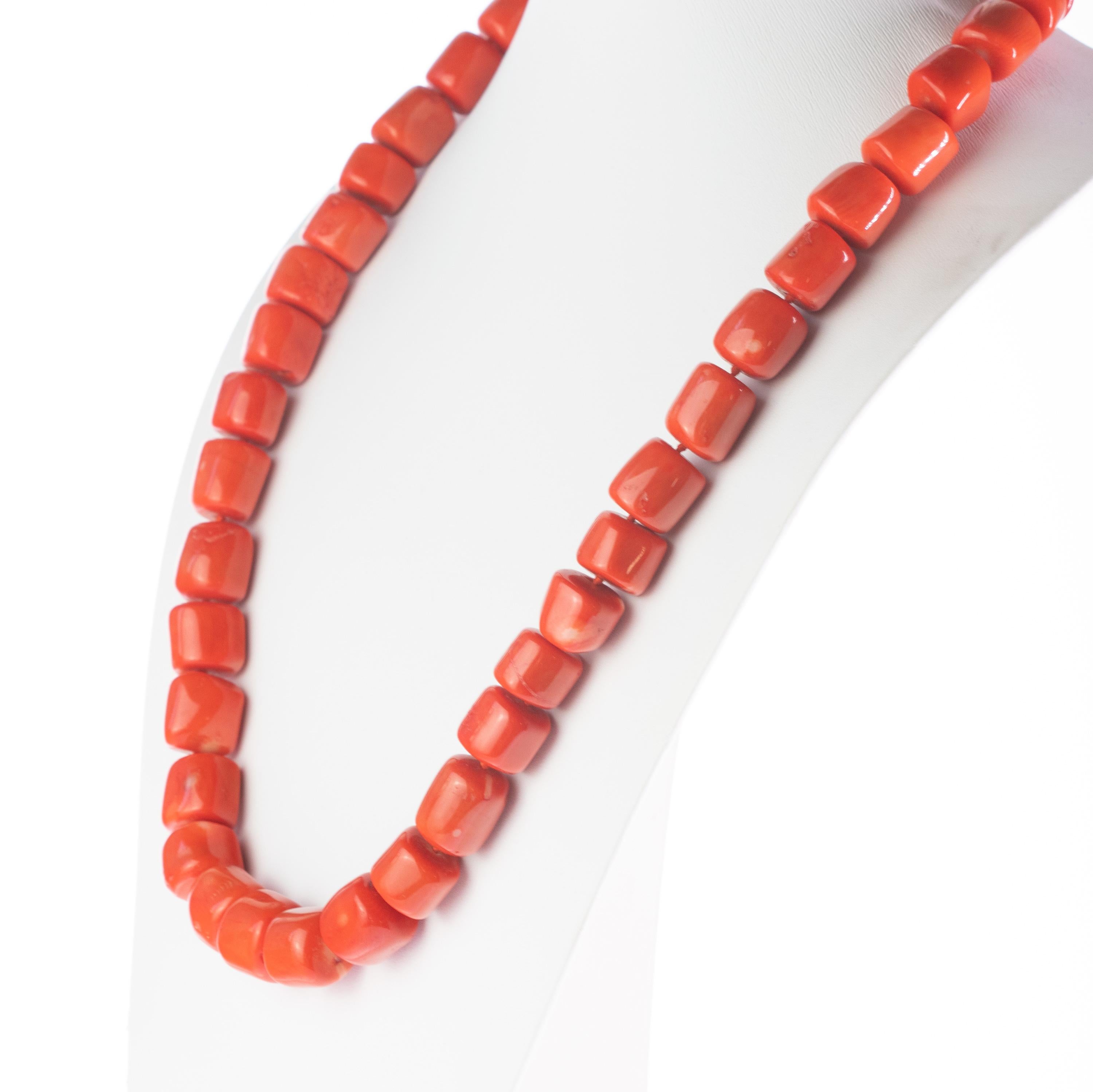 Red Bamboo Coral Silver Long Beaded Boho Modern Cocktail Necklace In New Condition In Milano, IT