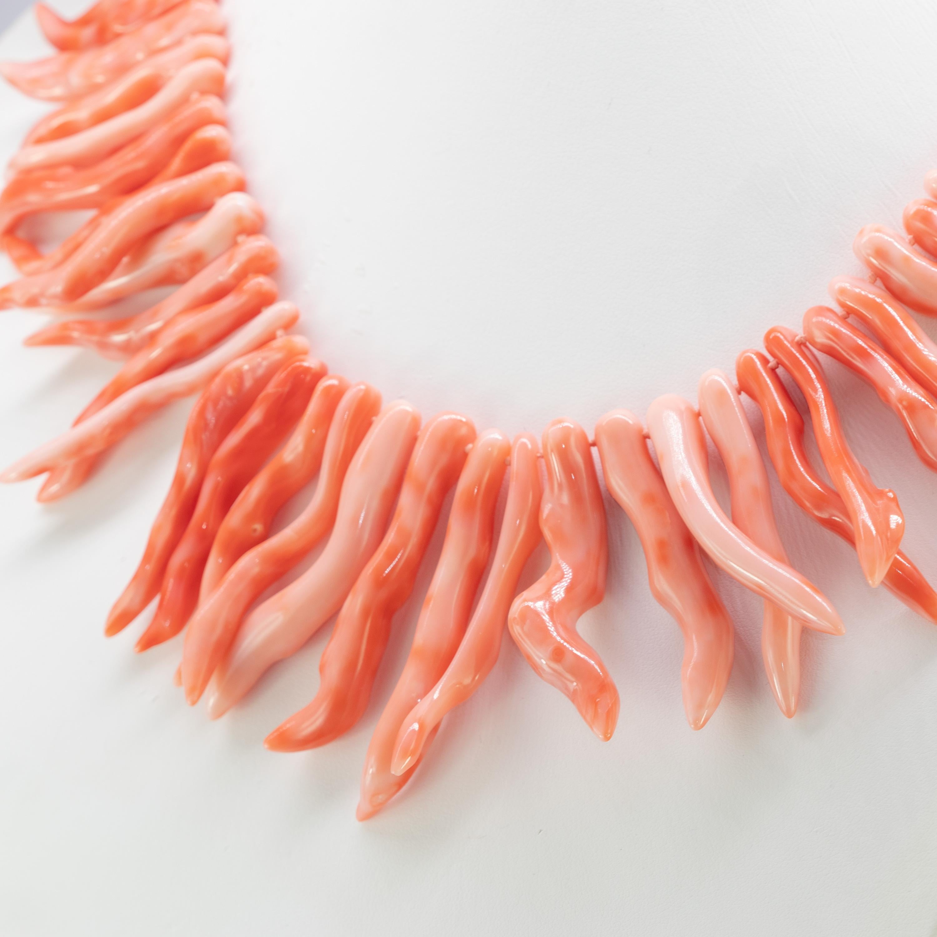 Collana fatta a mano in argento 925 con rami di corallo rosso naturale del Mediterraneo In condizioni Nuovo in vendita a Milano, IT