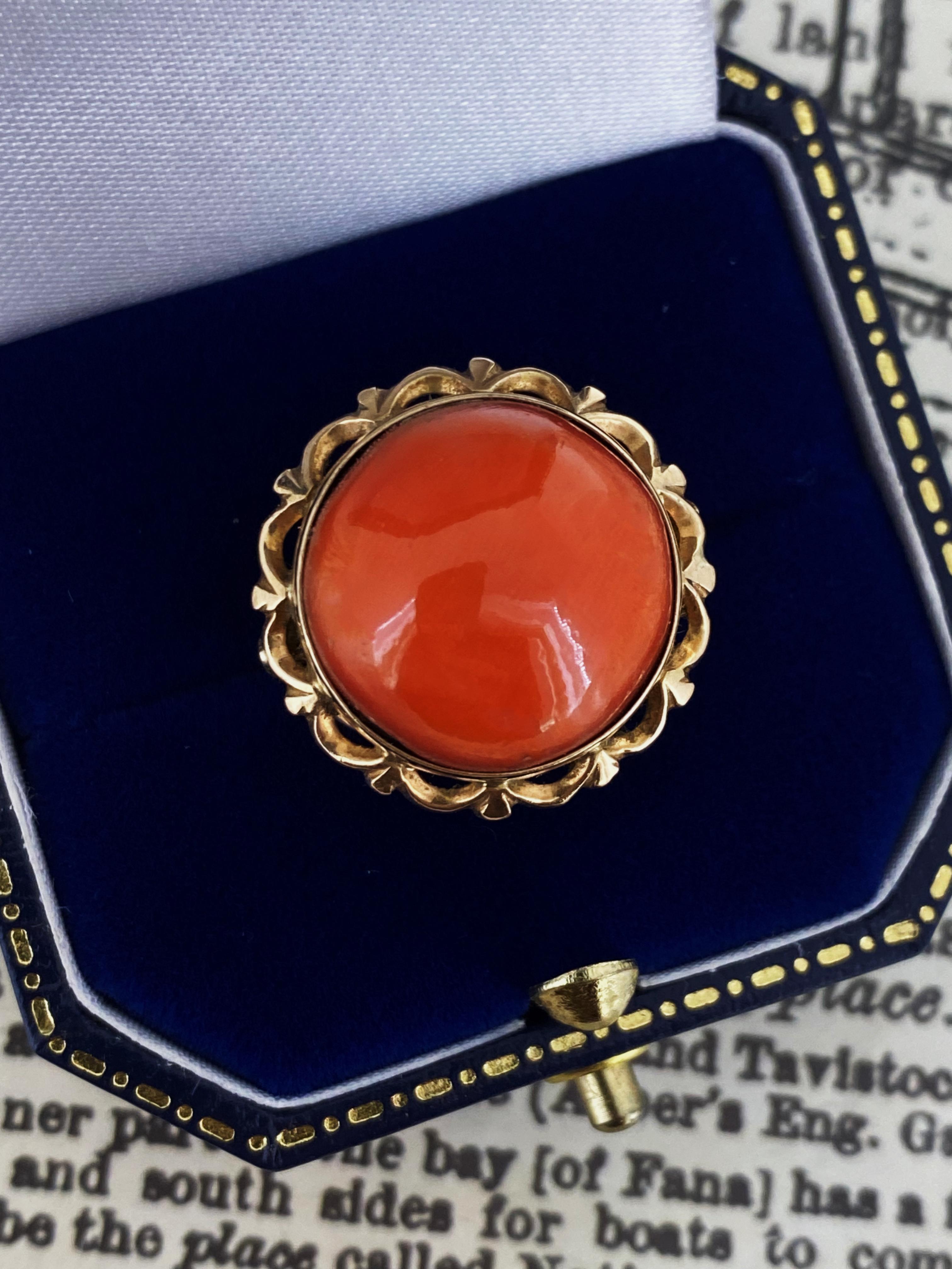 Retro Natural Mediterranean Salmon Red 16mm Coral Ring in 14K Rose Gold, Italy c1950's For Sale