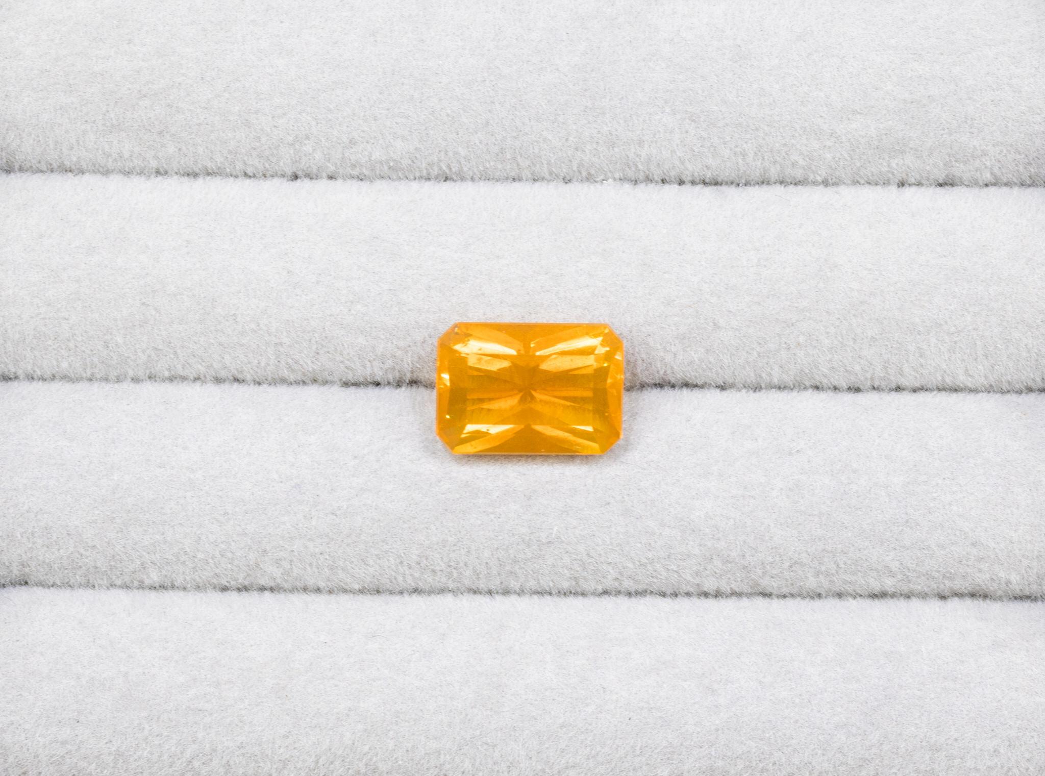 Natürlicher mexikanischer Feueropal 5,45 Karat Smaragdschliff Lose Edelstein Play-of-Color im Zustand „Hervorragend“ im Angebot in Punta Gorda, FL