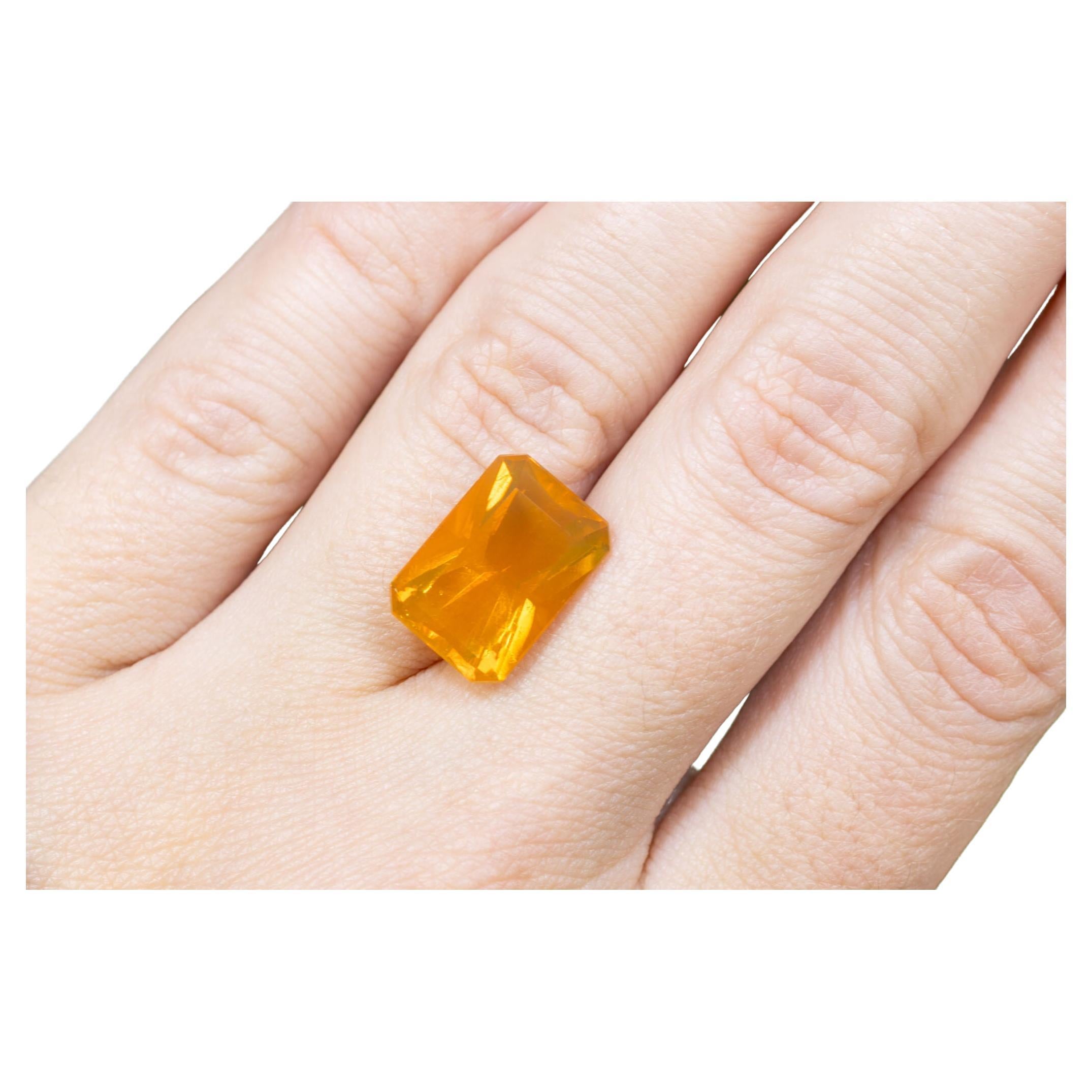 Natürlicher mexikanischer Feueropal 5,45 Karat Smaragdschliff Lose Edelstein Play-of-Color