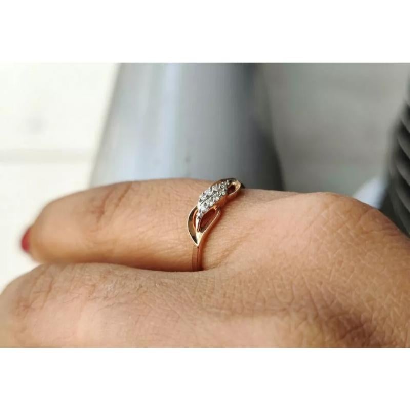 Natural Minimalist Diamond Leaf Band Ring in 14k Solid Gold In New Condition For Sale In Chicago, IL