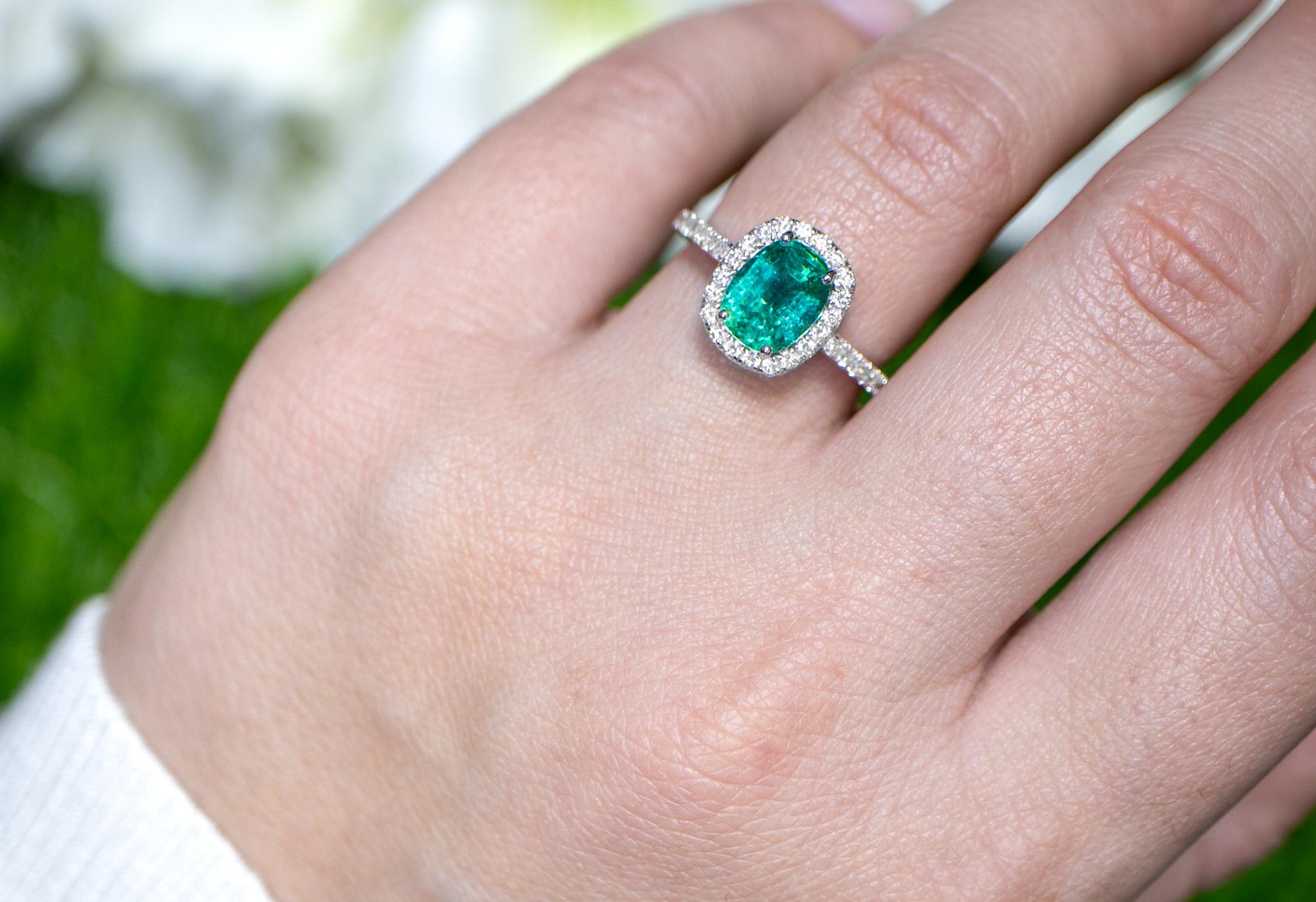 Cushion Cut Natural Mint Emerald Ring With Diamond Halo Setting 2.26 Carats 18K Gold For Sale