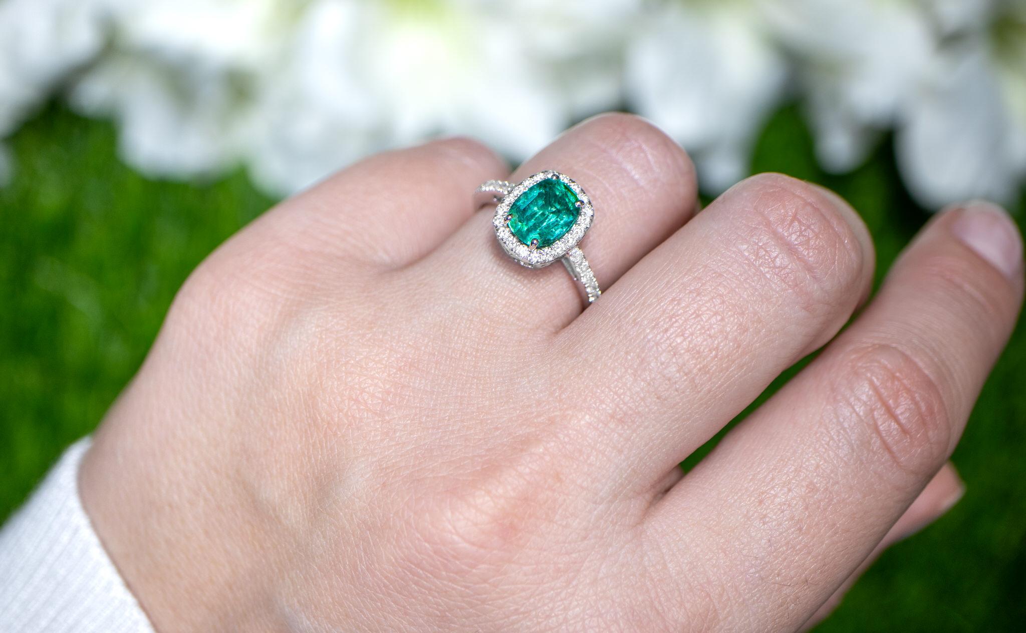 Natural Mint Emerald Ring With Diamond Halo Setting 2.26 Carats 18K Gold In Excellent Condition For Sale In Laguna Niguel, CA