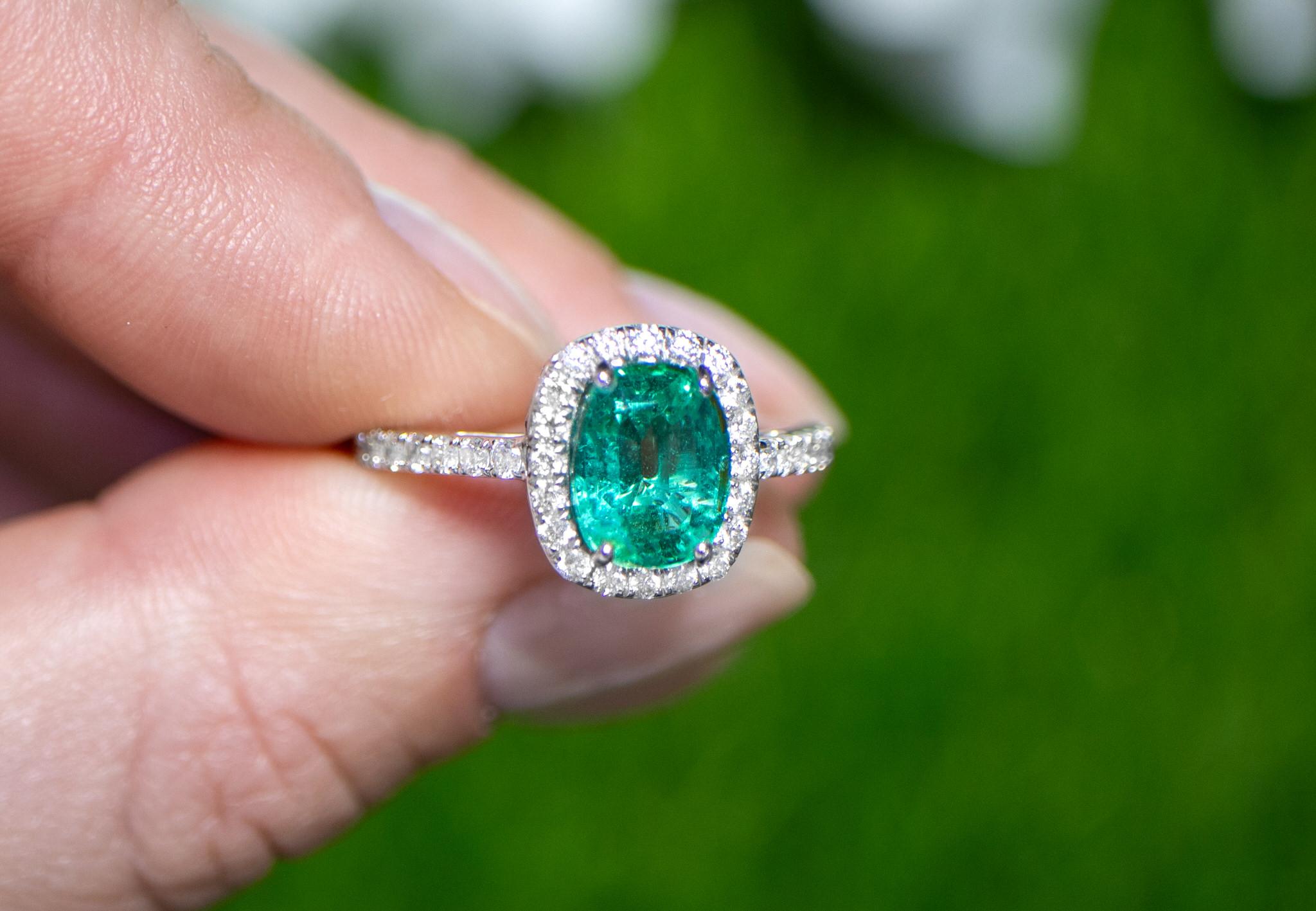 Women's or Men's Natural Mint Emerald Ring With Diamond Halo Setting 2.26 Carats 18K Gold For Sale