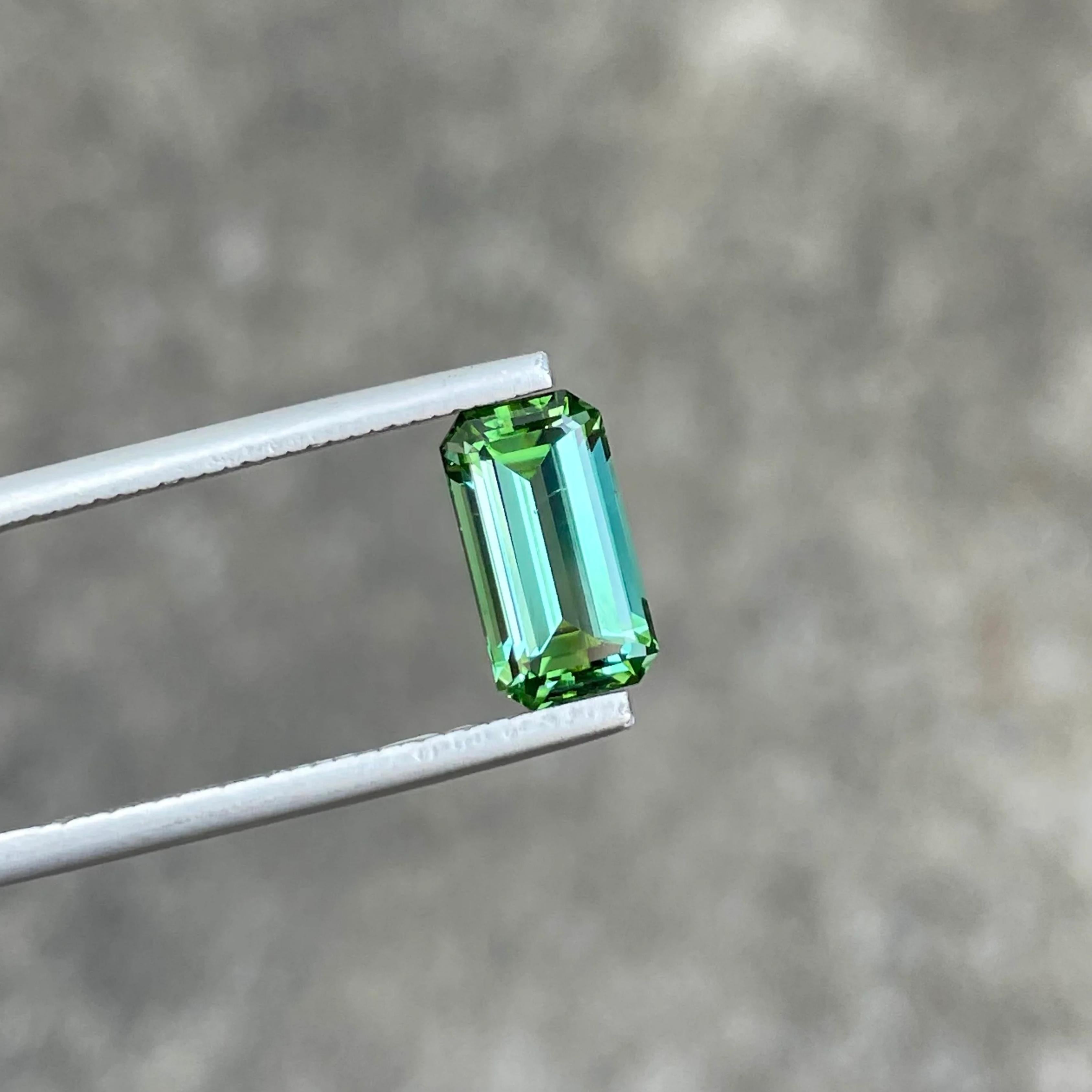 Natürlicher mintgrüner loser Turmalin 2,60 Karat Smaragdschliff Afghanischer Edelstein im Angebot 3