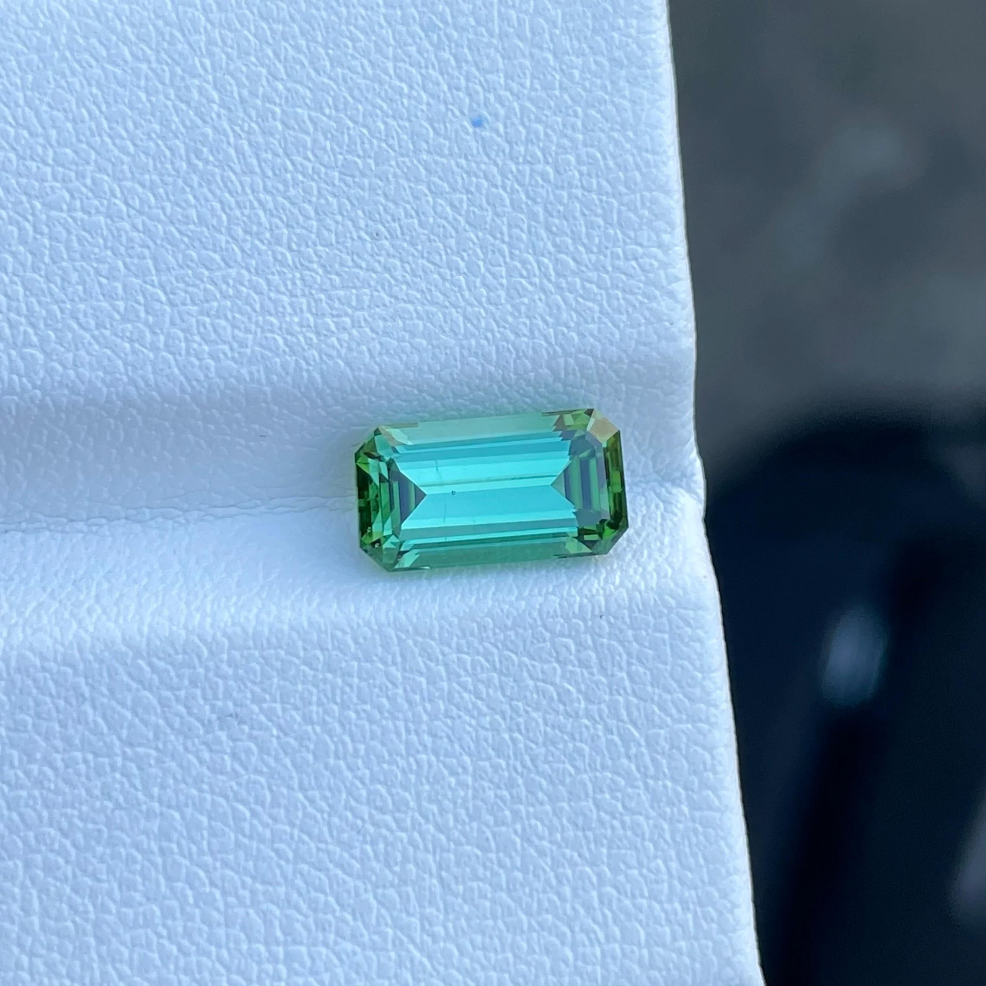 Natürlicher mintgrüner loser Turmalin 2,60 Karat Smaragdschliff Afghanischer Edelstein im Angebot 4