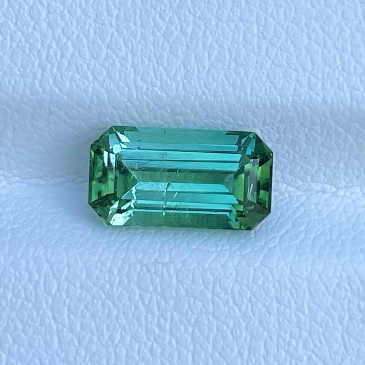 Natural Mint Green Tourmaline Ring, Available For Sale At Wholesale Price Natural High Quality 2.70 Carats SI Clean Clarity Natural Tourmaline From Afghanistan.

Product Information:

GEMSTONE TYPE: Natural Mint Green Tourmaline Ring
WEIGHT: 2.70