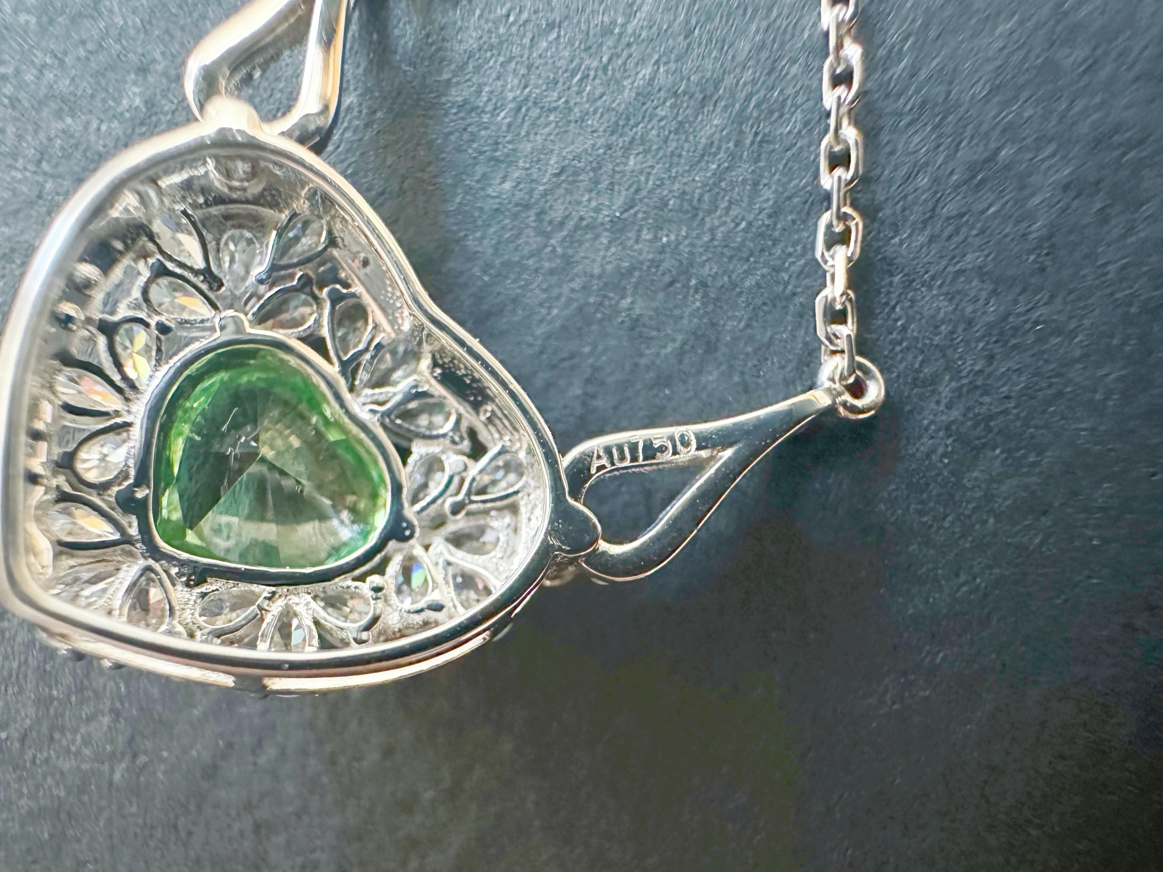 Natural Mint Green Tsavorite Necklace set in 18K White Gold with Moissanites In New Condition For Sale In Kowloon, HK