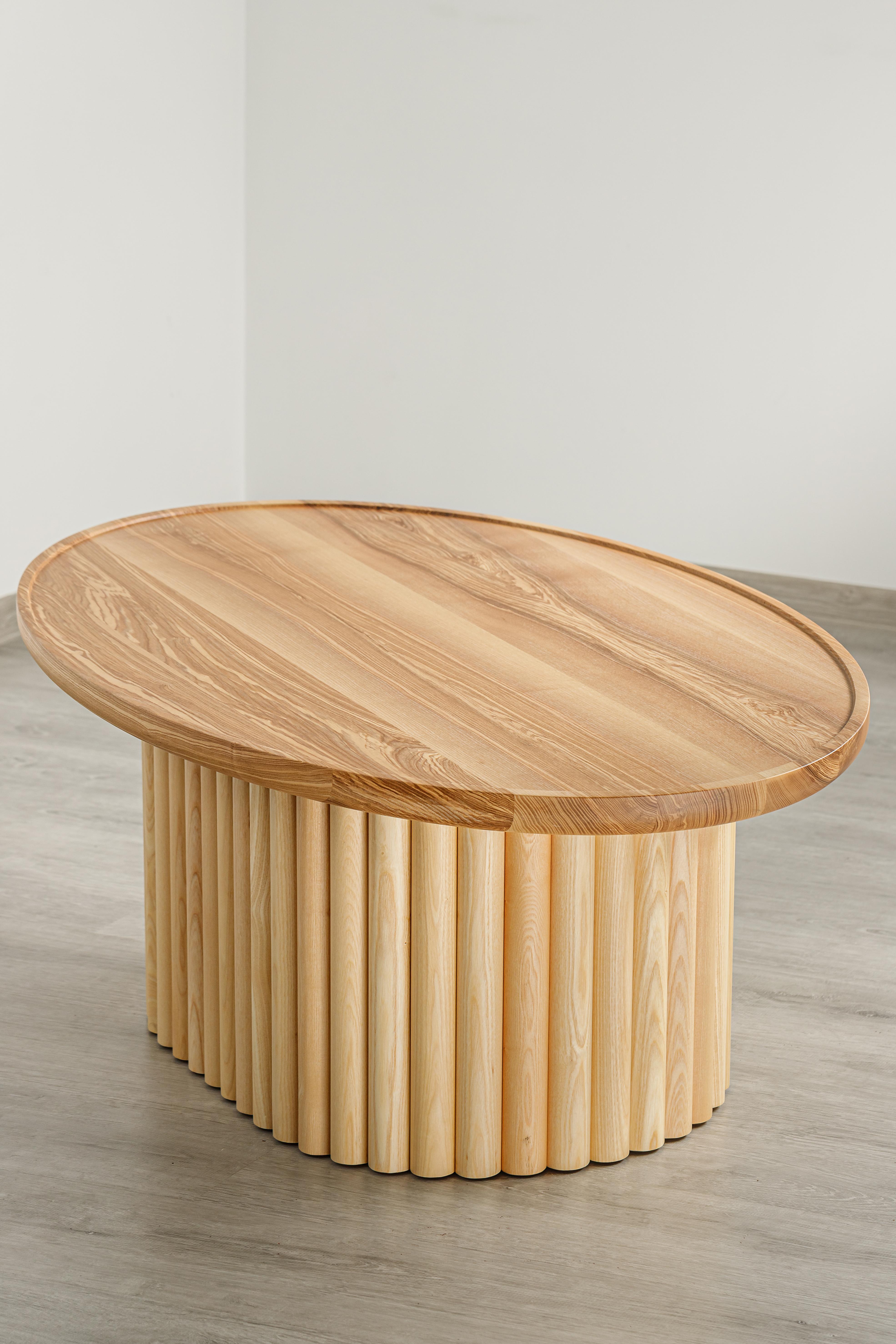 Tavolino moderno in legno massiccio di frassino Nature In condizioni Nuovo in vendita a Naperville, IL