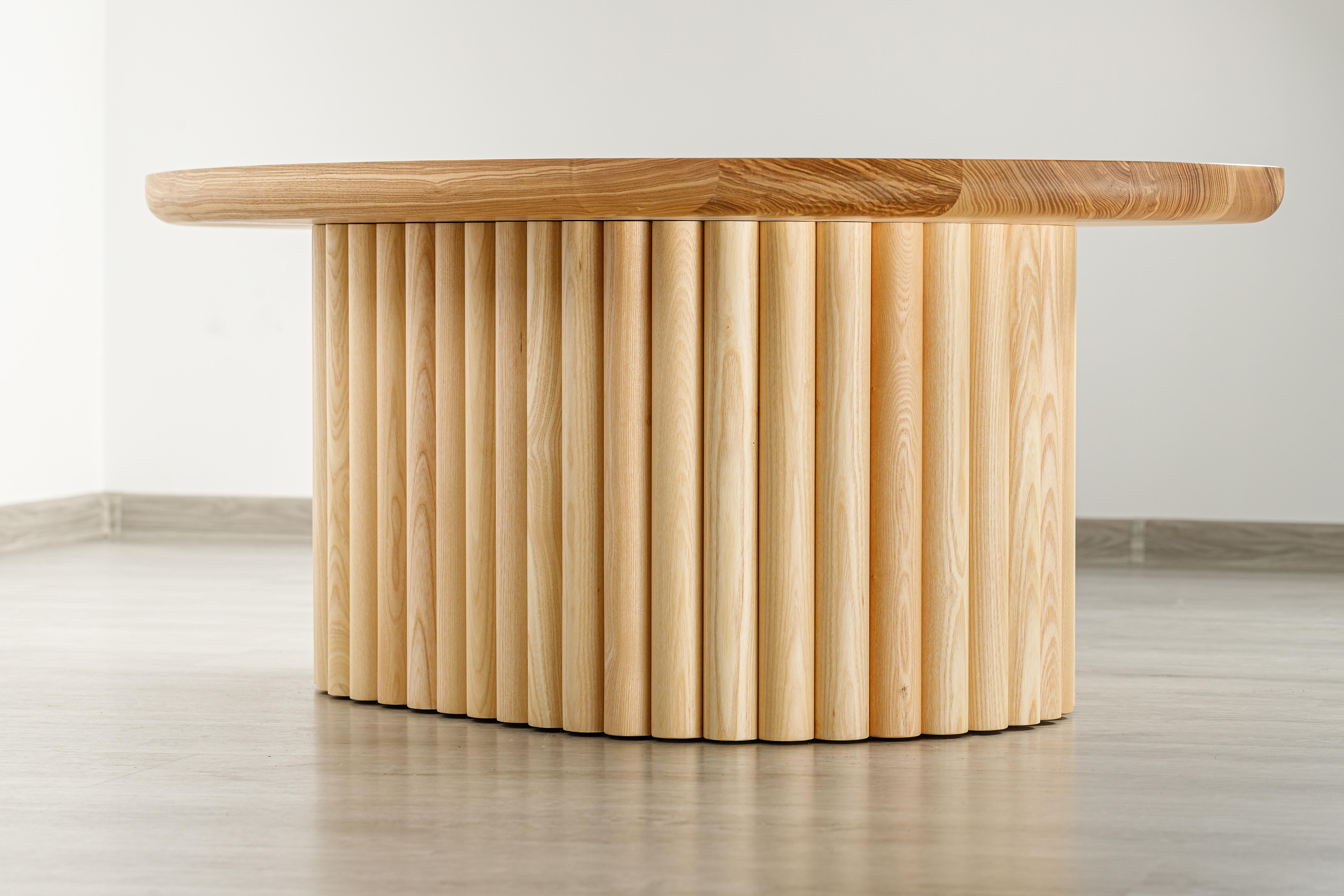 XXI secolo e contemporaneo Tavolino moderno in legno massiccio di frassino Nature in vendita
