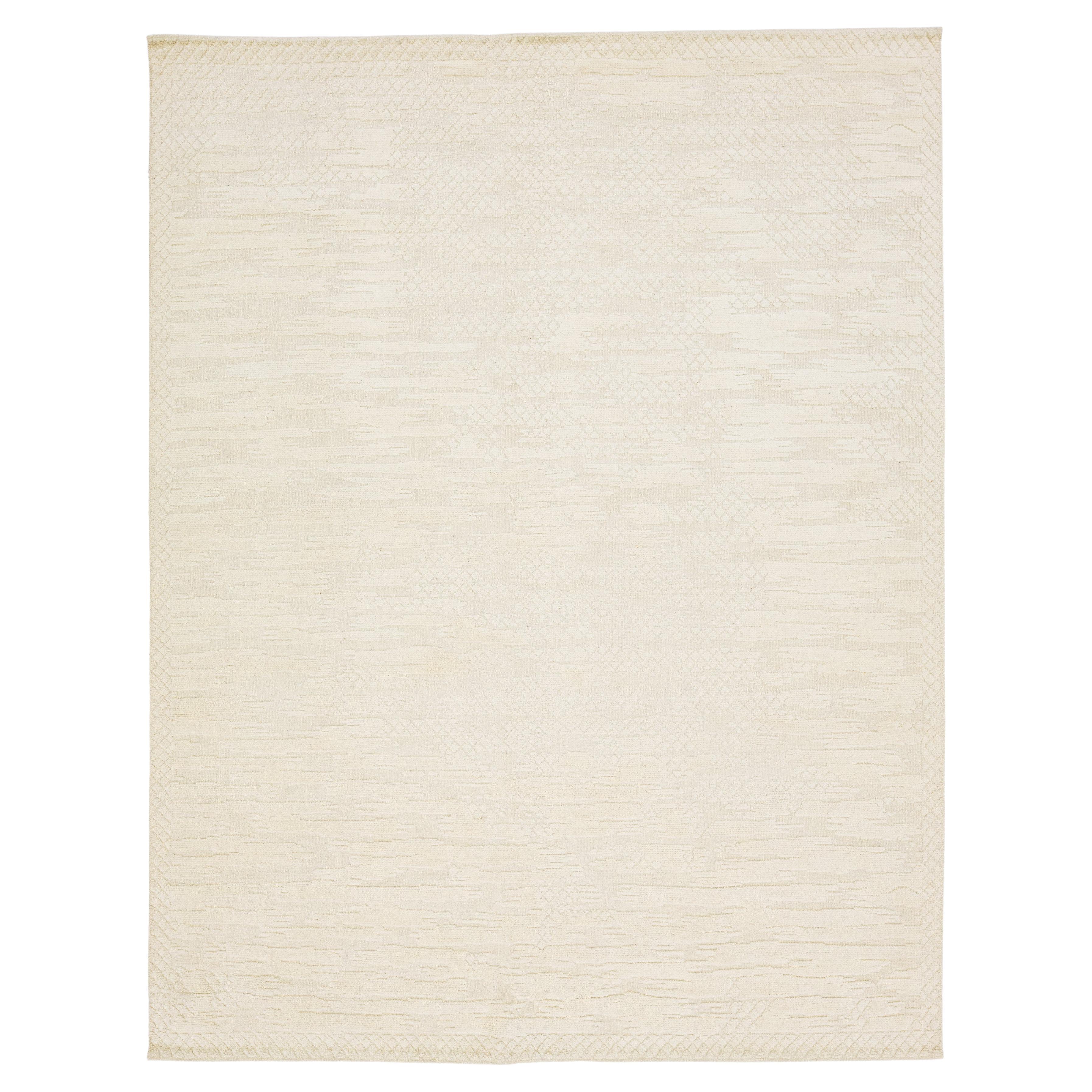Alfombra de lana hecha a mano de estilo marroquí moderno natural en beige by Apadana
