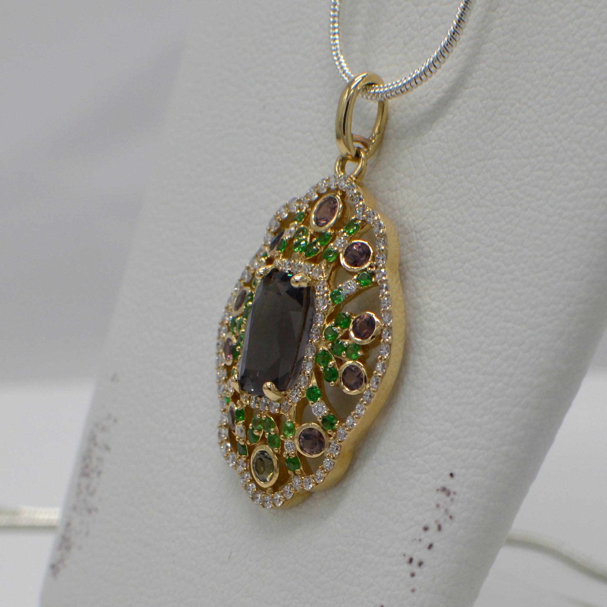 Natural Montana Sapphire & Spinal Pendent in 14 Carat Rose Gold In New Condition For Sale In Brooklyn, NY