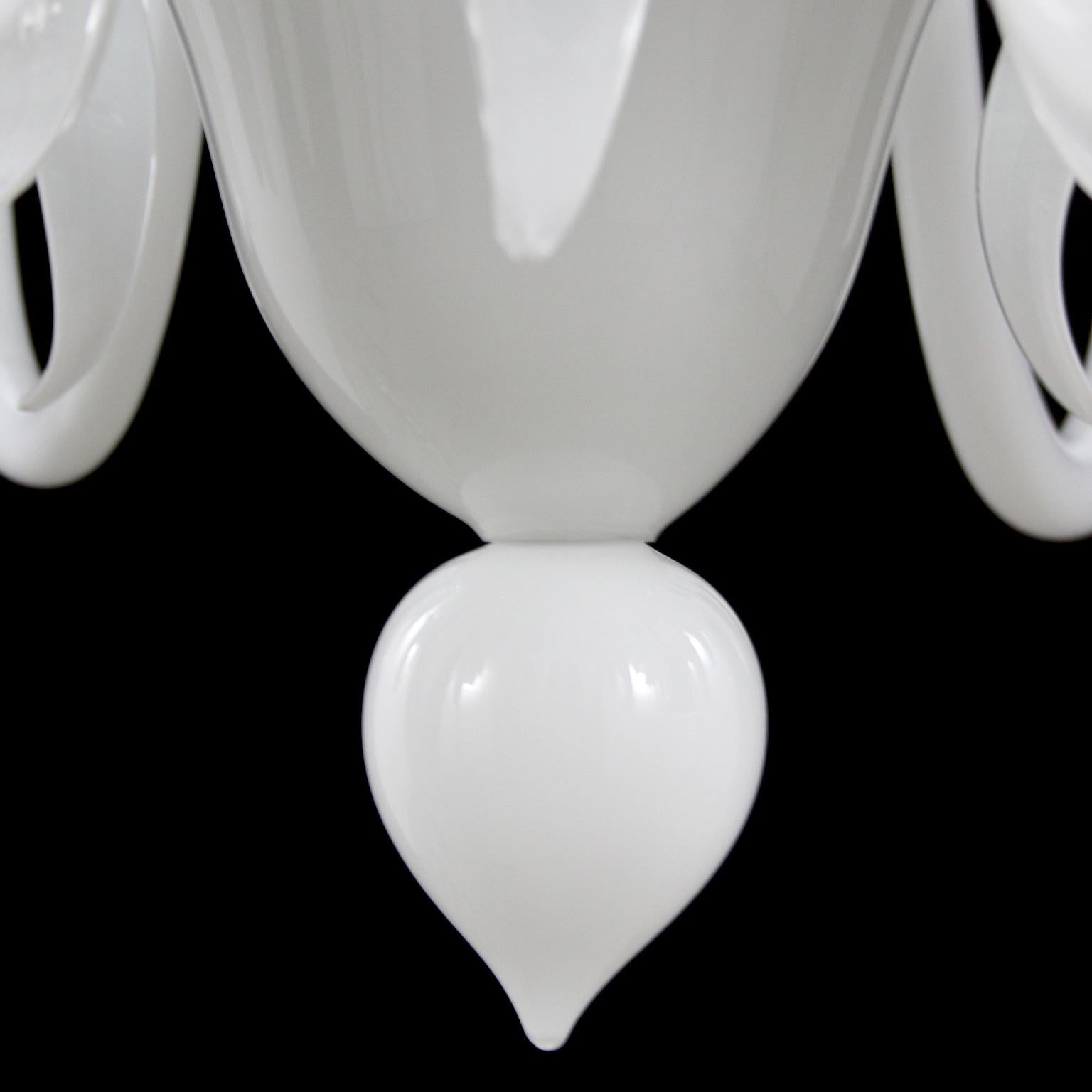 Natural Mood Chandelier 30 Arms White Murano Glass Swing 275 by Multiforme In New Condition For Sale In Trebaseleghe, IT
