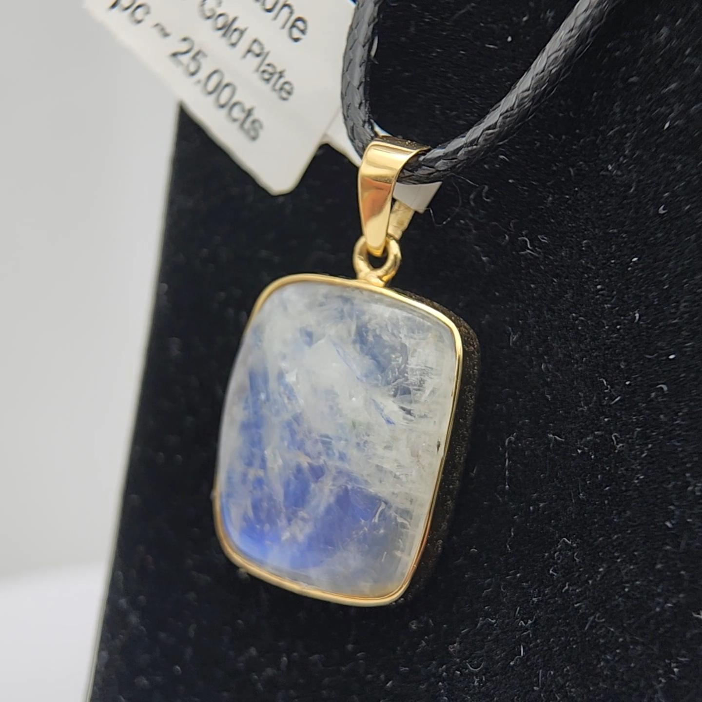 Natural Moon Stone Pendent Sterling Silver Plated  with Yellow Gold For Sale 4