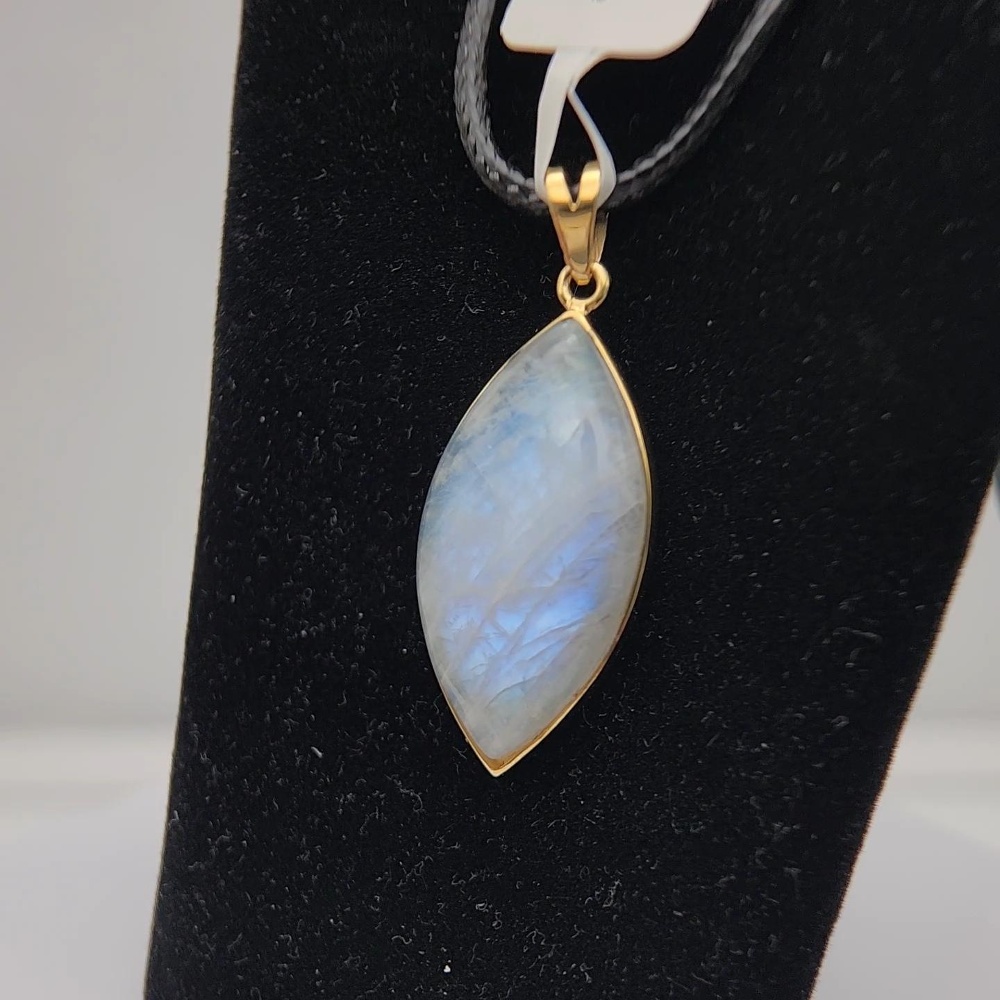 Ciondolo di pietra lunare naturale placcato in argento sterling  con oro giallo in vendita 4