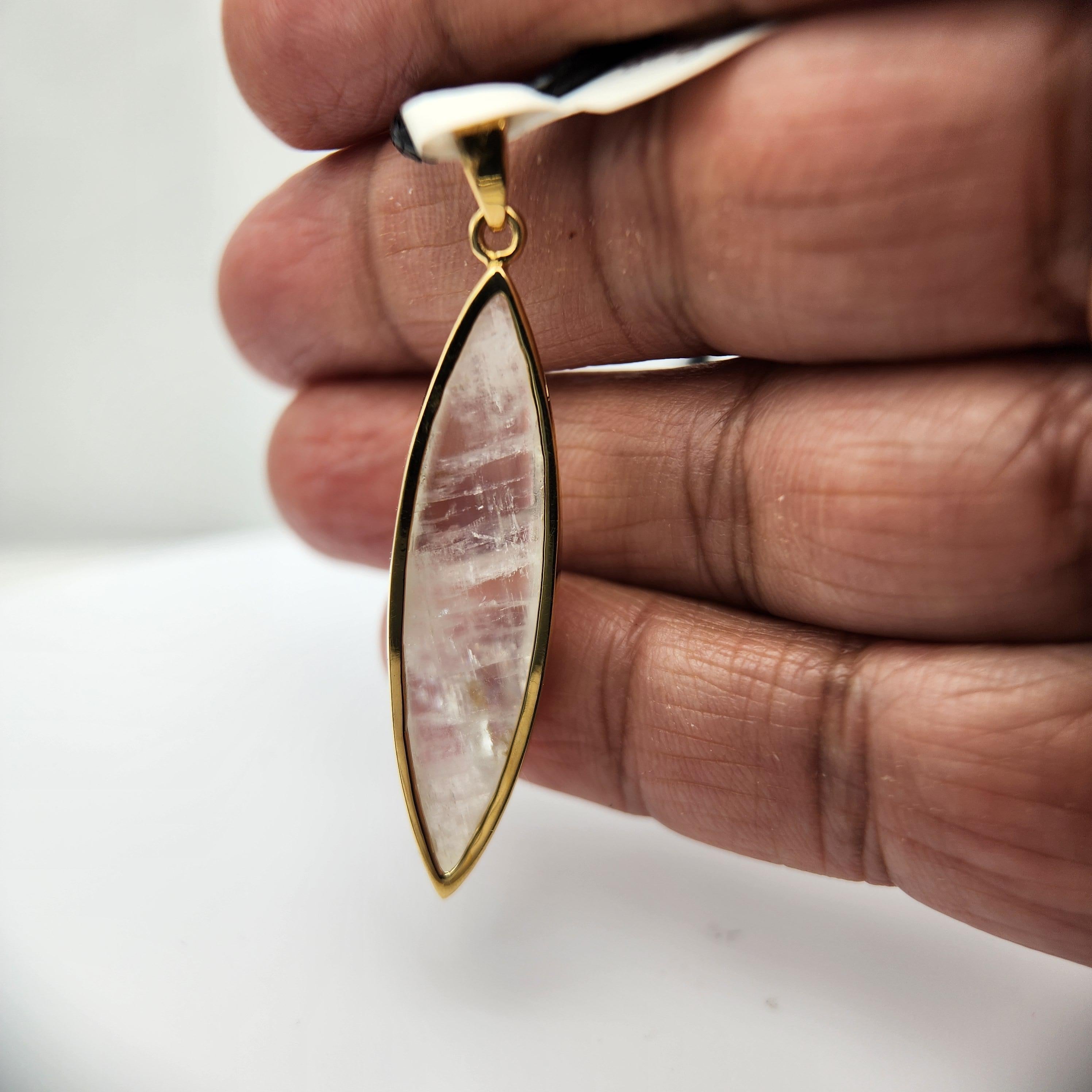 Ciondolo di pietra lunare naturale placcato in argento sterling  con oro giallo in vendita 5