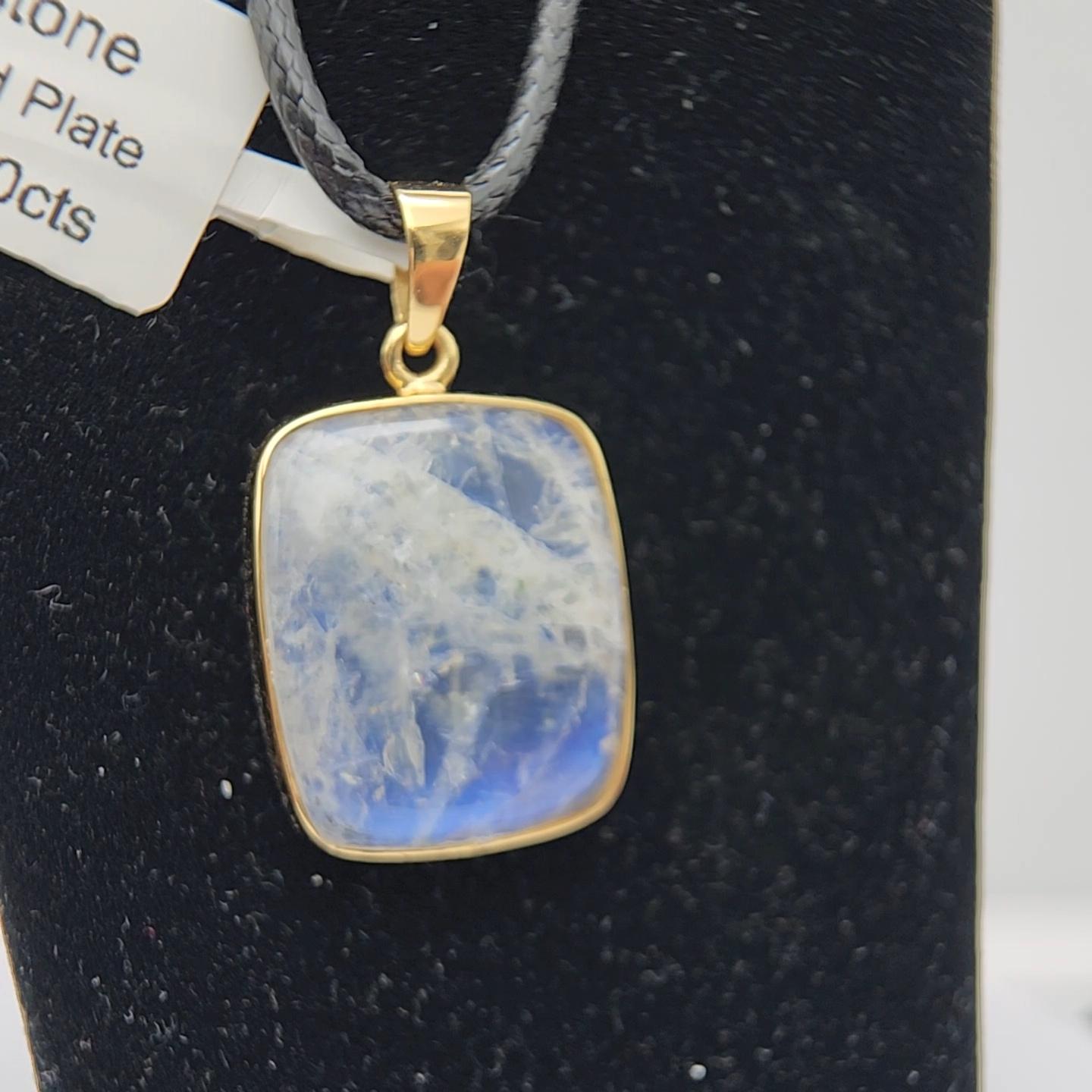 Natural Moon Stone Pendent Sterling Silver Plated  with Yellow Gold For Sale 5