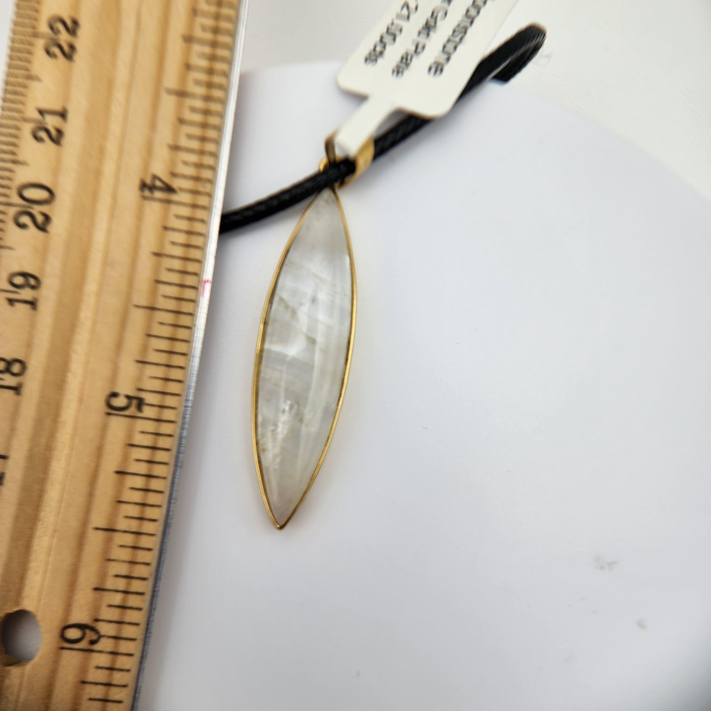 Ciondolo di pietra lunare naturale placcato in argento sterling  con oro giallo in vendita 6