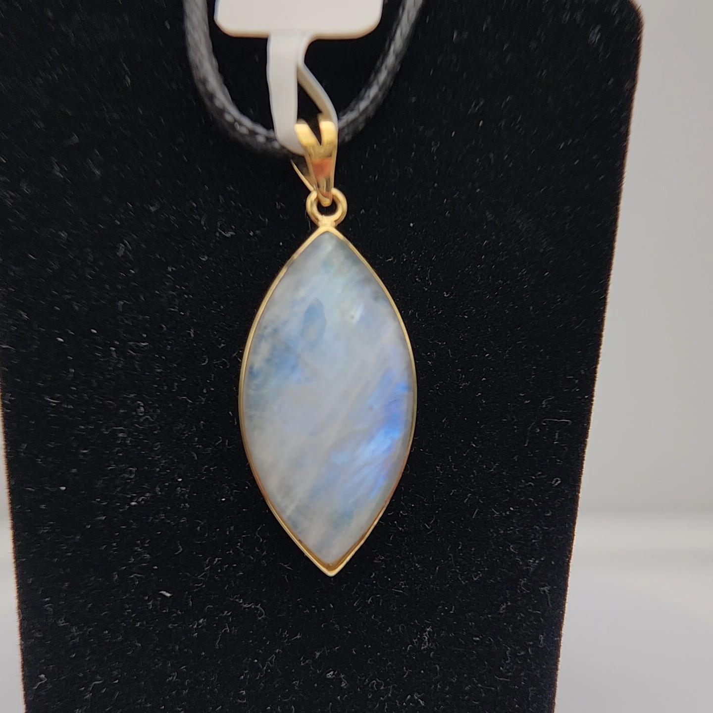 Ciondolo di pietra lunare naturale placcato in argento sterling  con oro giallo in vendita 6