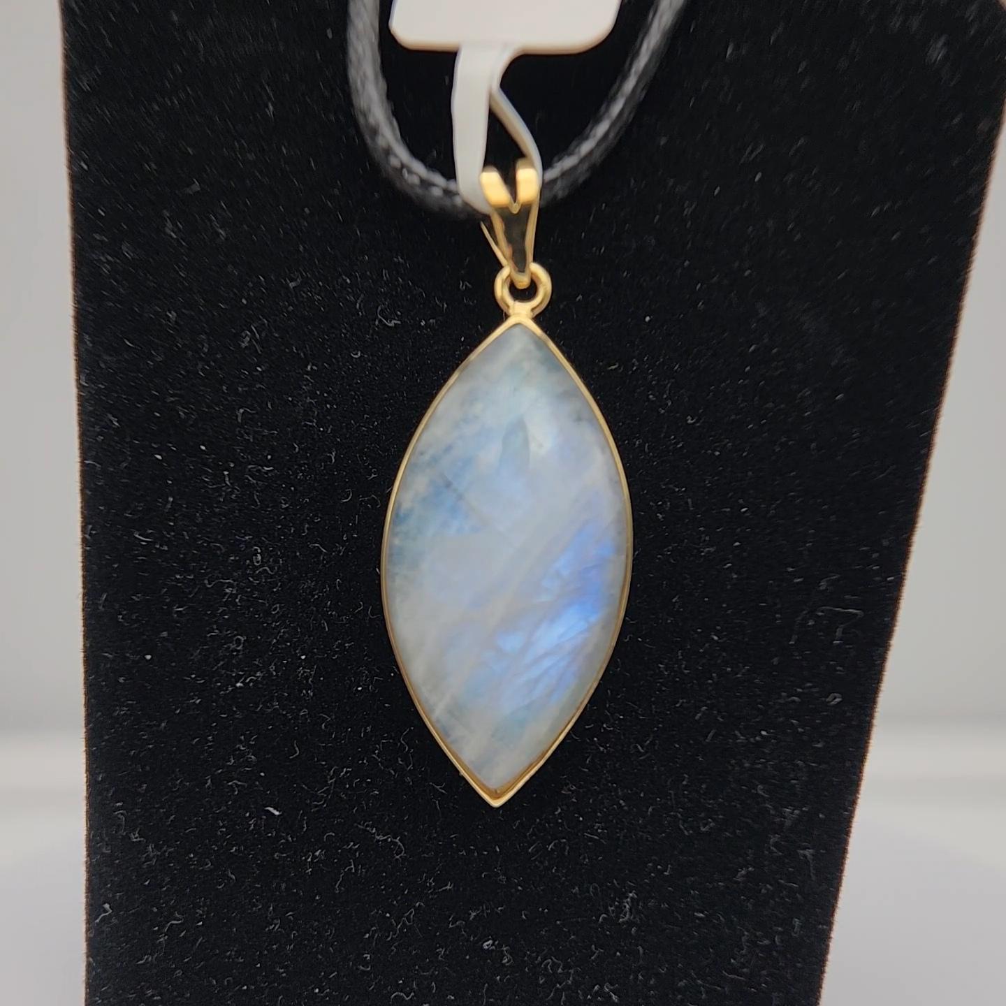 Ciondolo di pietra lunare naturale placcato in argento sterling  con oro giallo in vendita 7