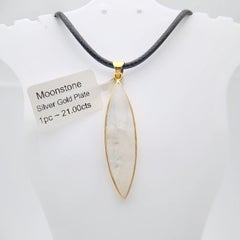 Ciondolo di pietra lunare naturale placcato in argento sterling con oro giallo
