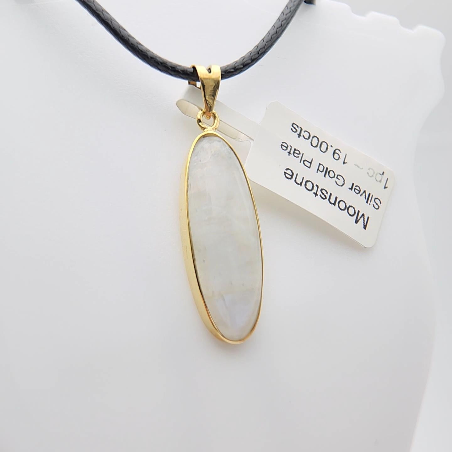 Artista Ciondolo di pietra lunare naturale placcato in argento sterling  con oro giallo in vendita