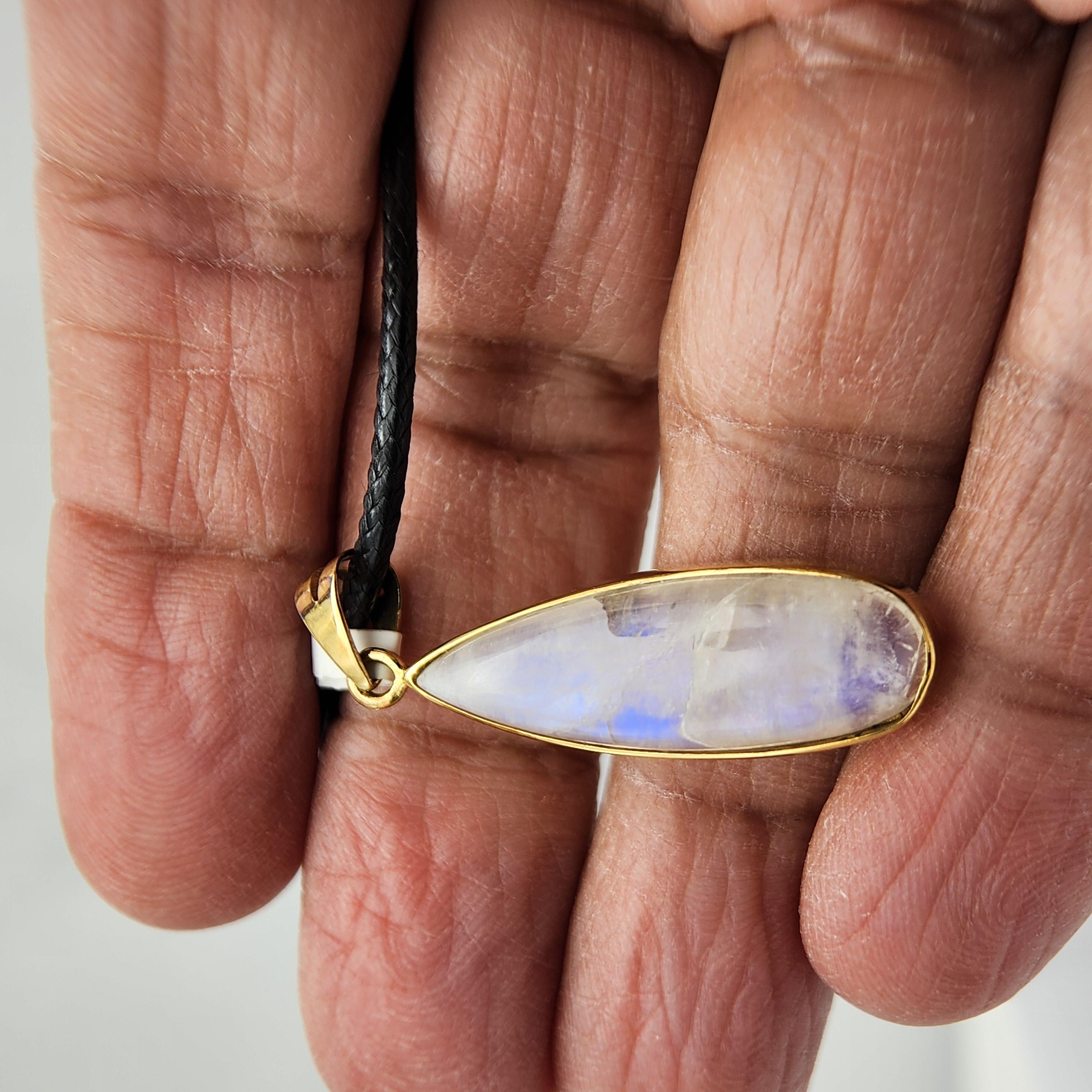 Artista Ciondolo di pietra lunare naturale placcato in argento sterling  con oro giallo in vendita