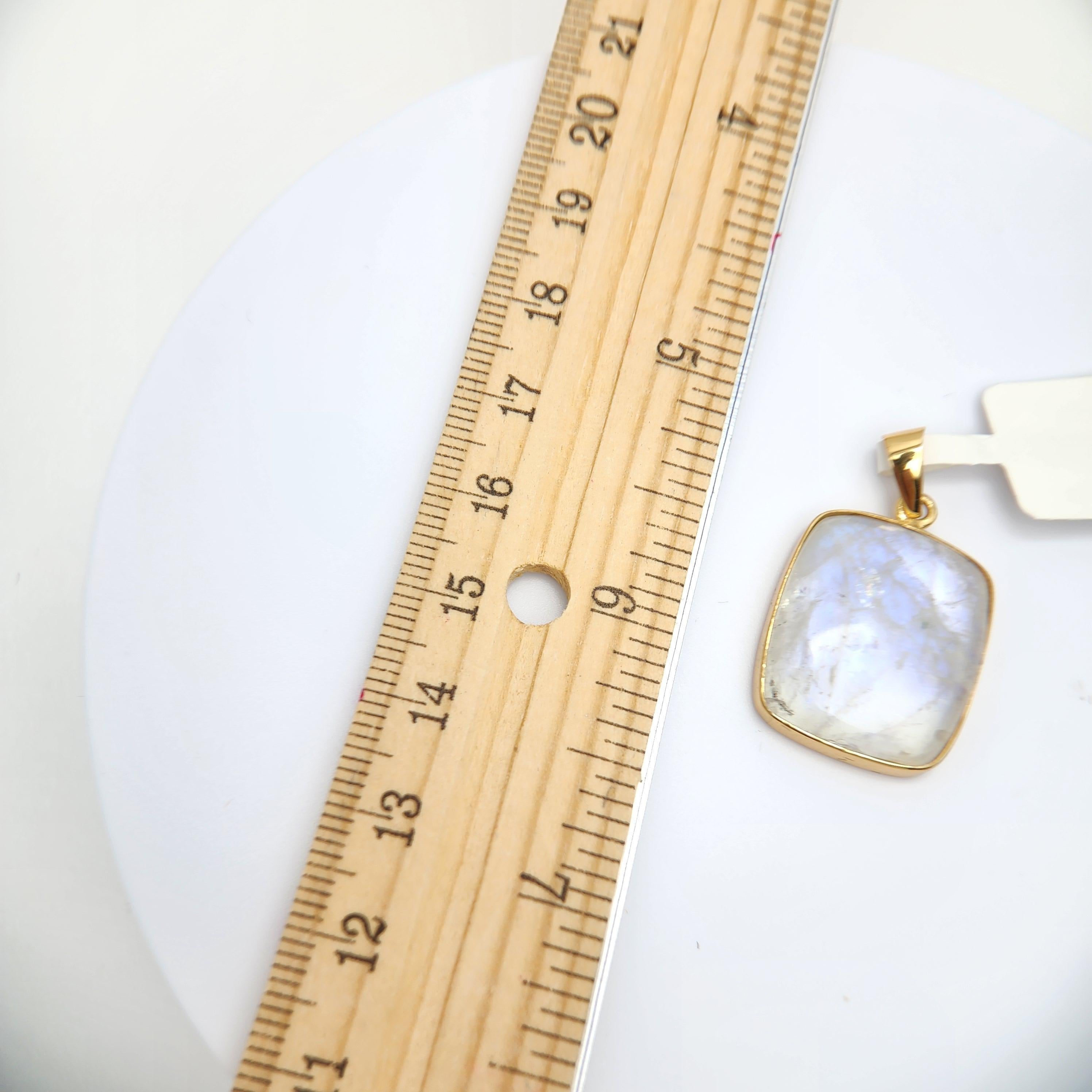 Natural Moon Stone Pendent Sterling Silver Plated  with Yellow Gold In New Condition For Sale In Brooklyn, NY