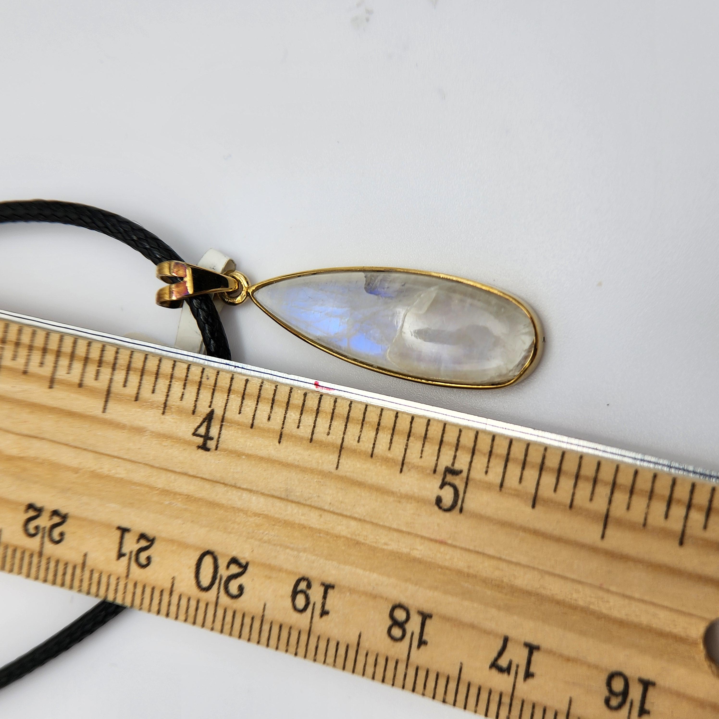 Ciondolo di pietra lunare naturale placcato in argento sterling  con oro giallo In condizioni Nuovo in vendita a Brooklyn, NY