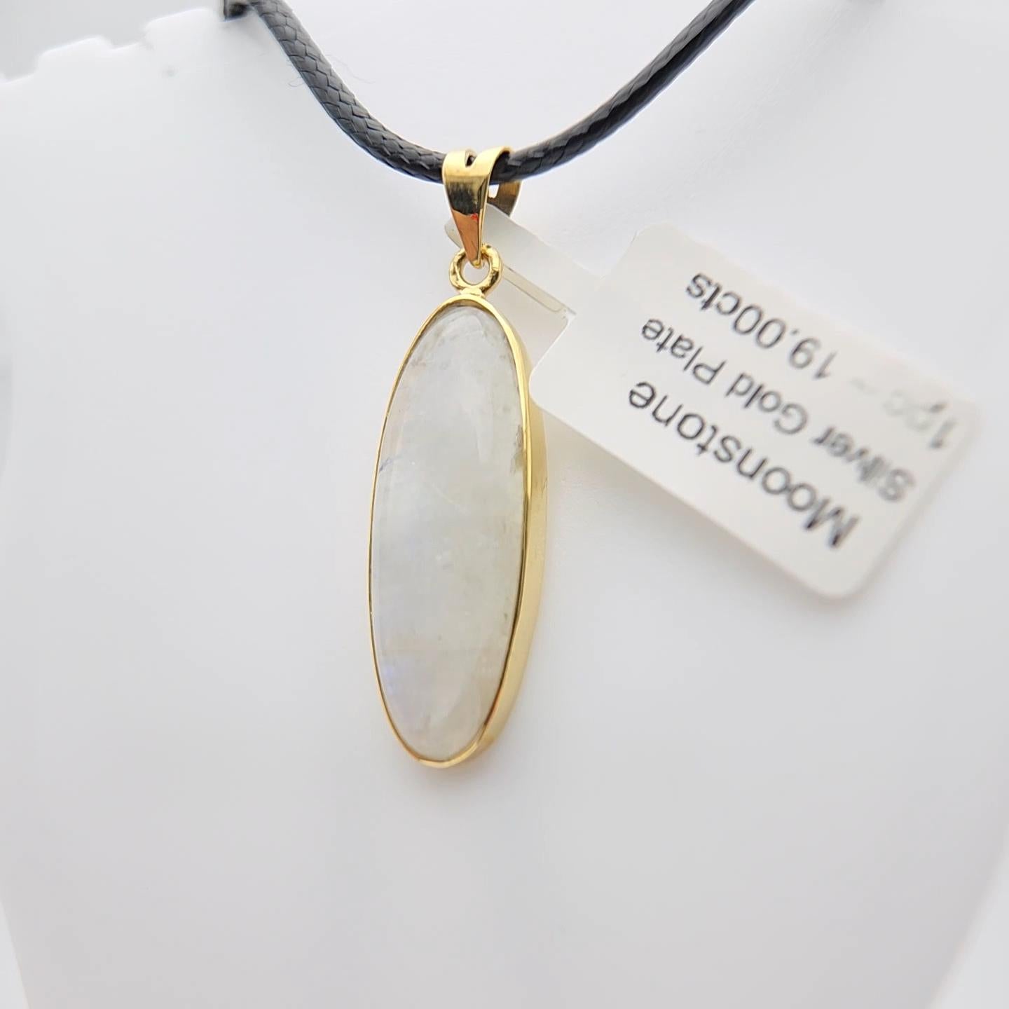 Ciondolo di pietra lunare naturale placcato in argento sterling  con oro giallo in vendita 1