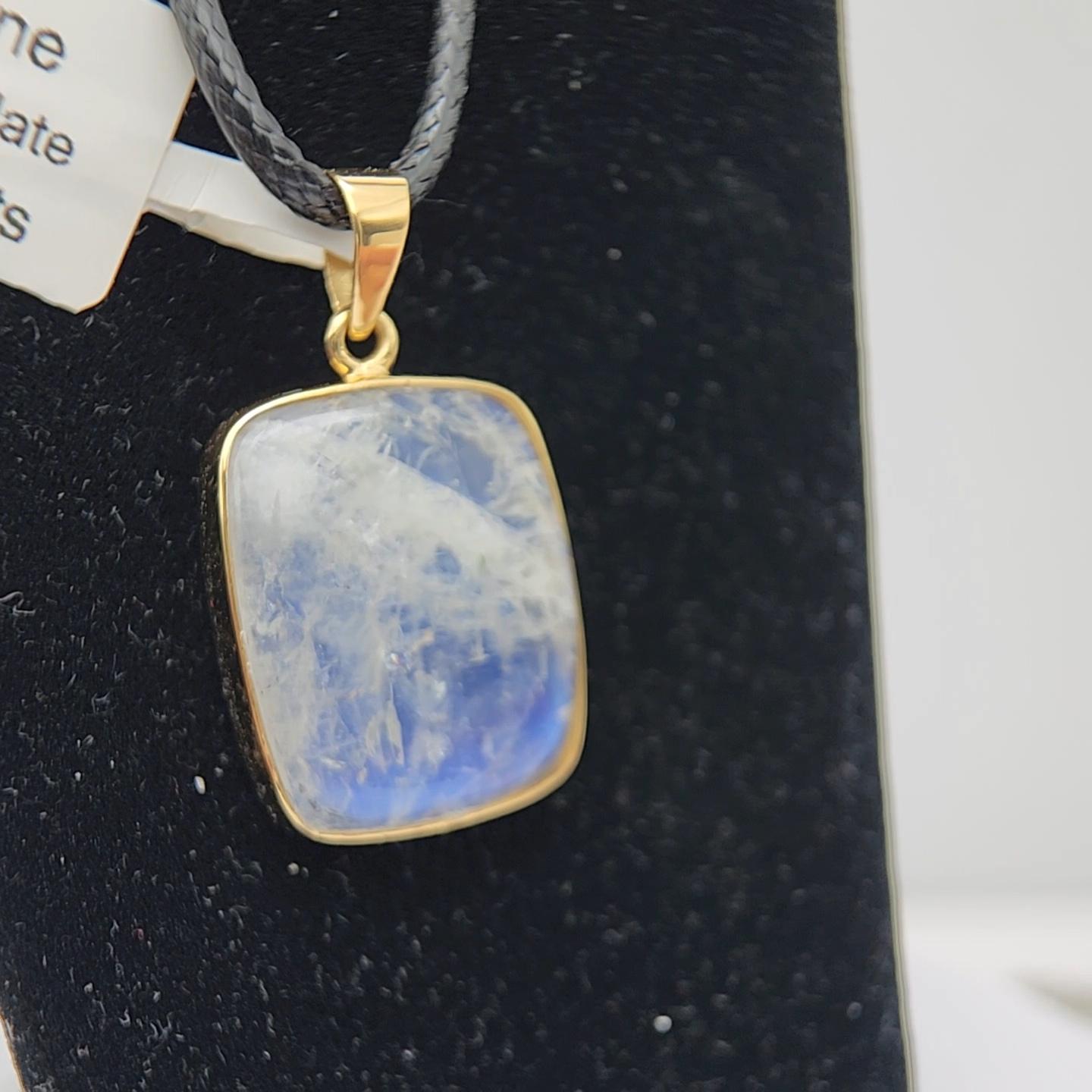 Natural Moon Stone Pendent Sterling Silver Plated  with Yellow Gold For Sale 1