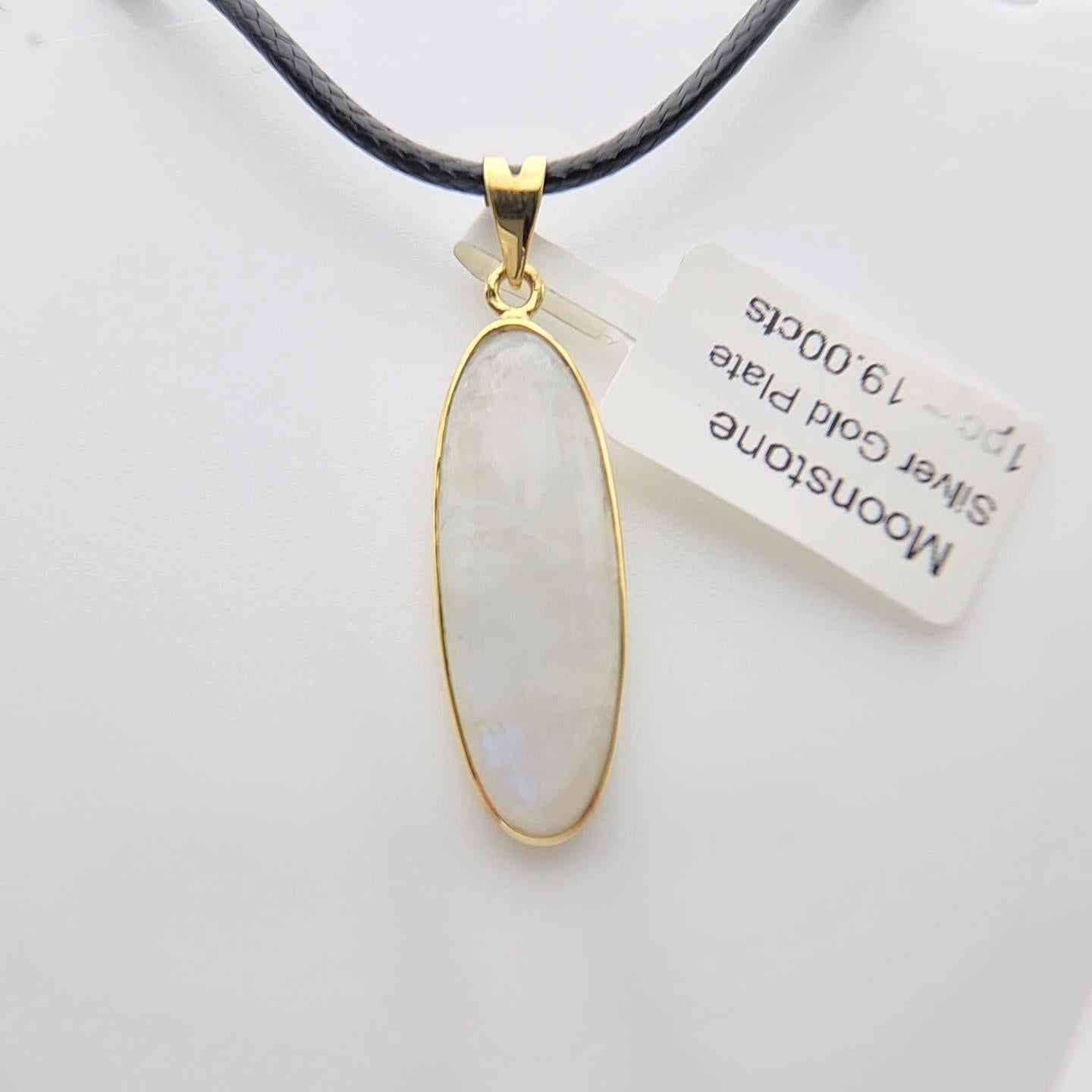 Ciondolo di pietra lunare naturale placcato in argento sterling  con oro giallo in vendita 2