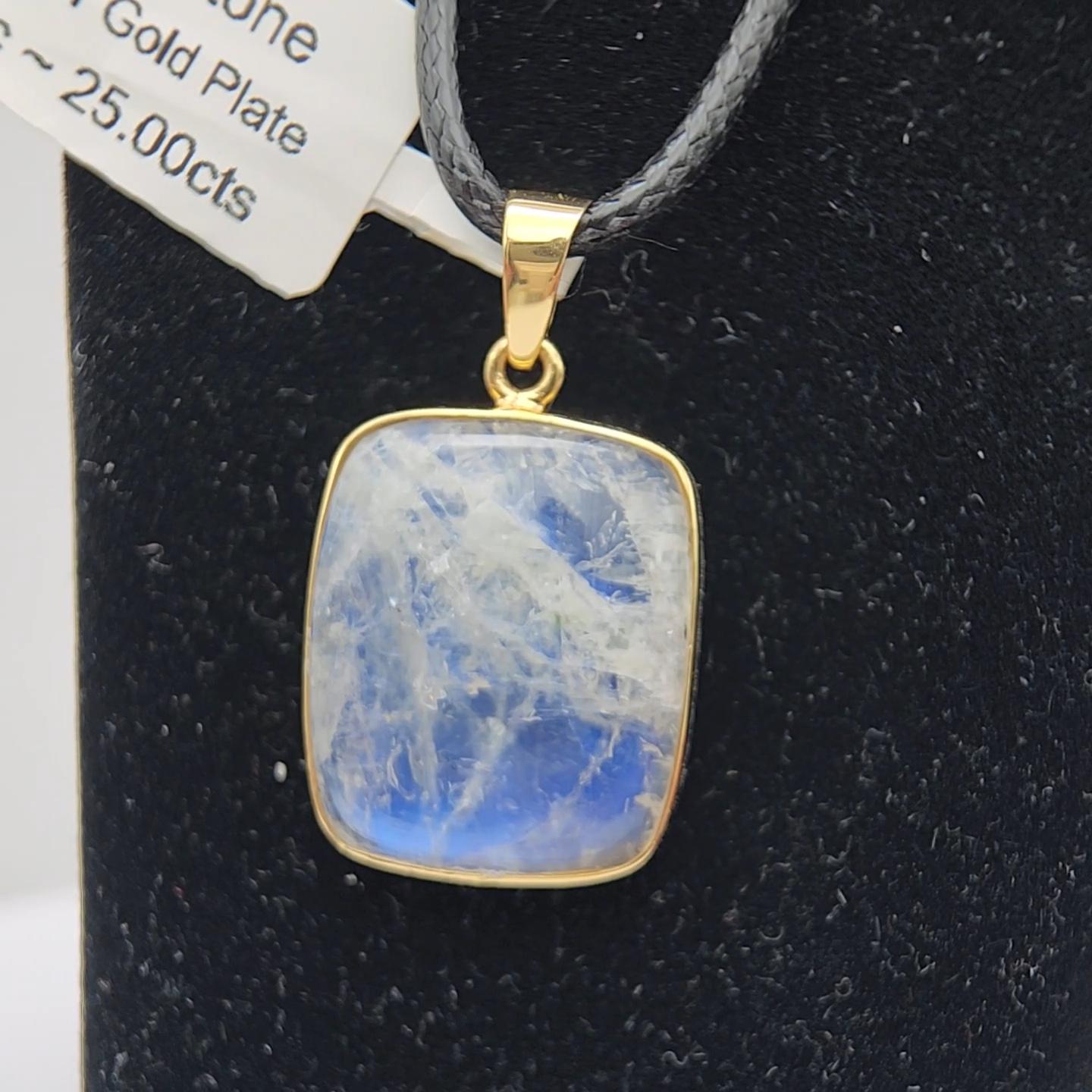 Natural Moon Stone Pendent Sterling Silver Plated  with Yellow Gold For Sale 3
