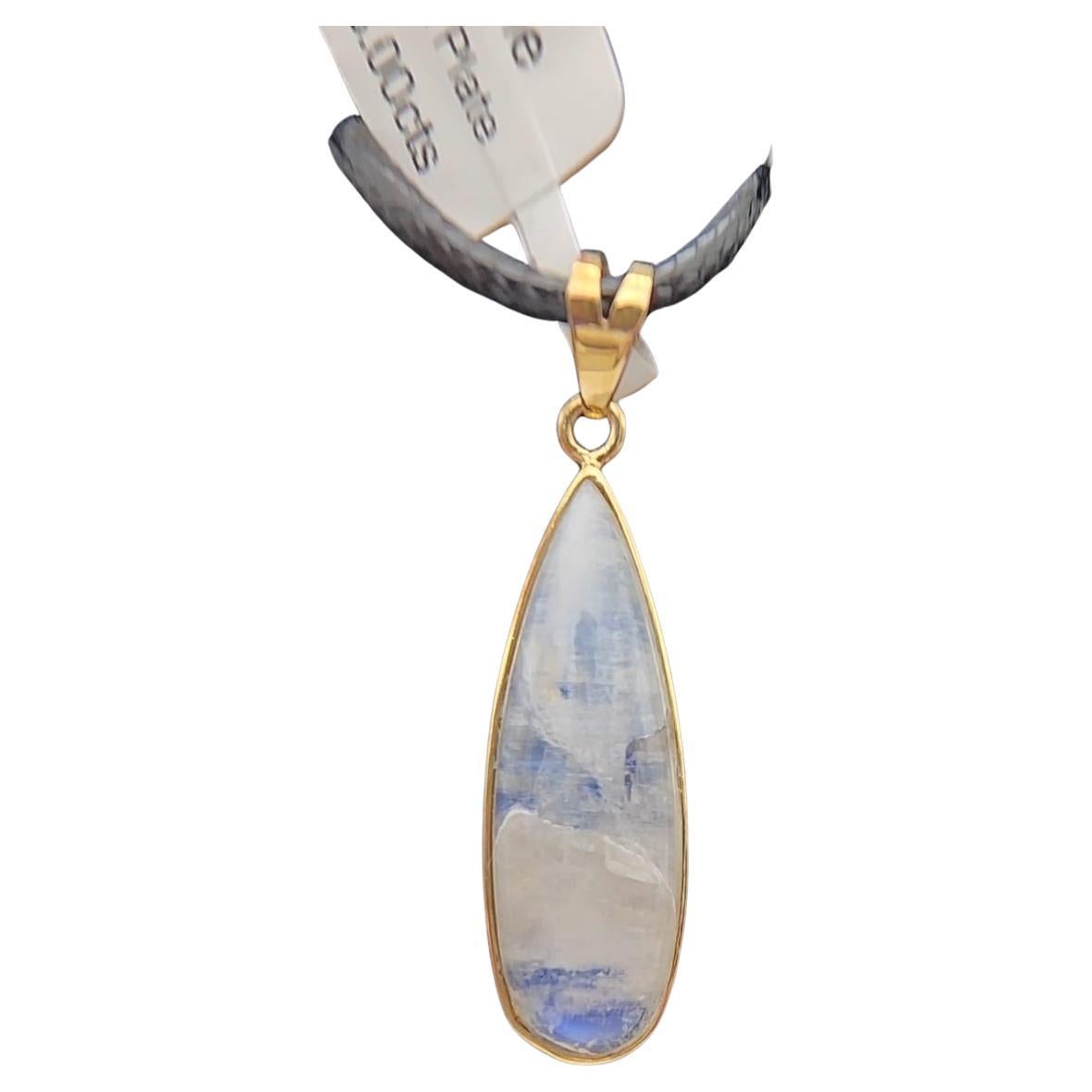 Ciondolo di pietra lunare naturale placcato in argento sterling  con oro giallo