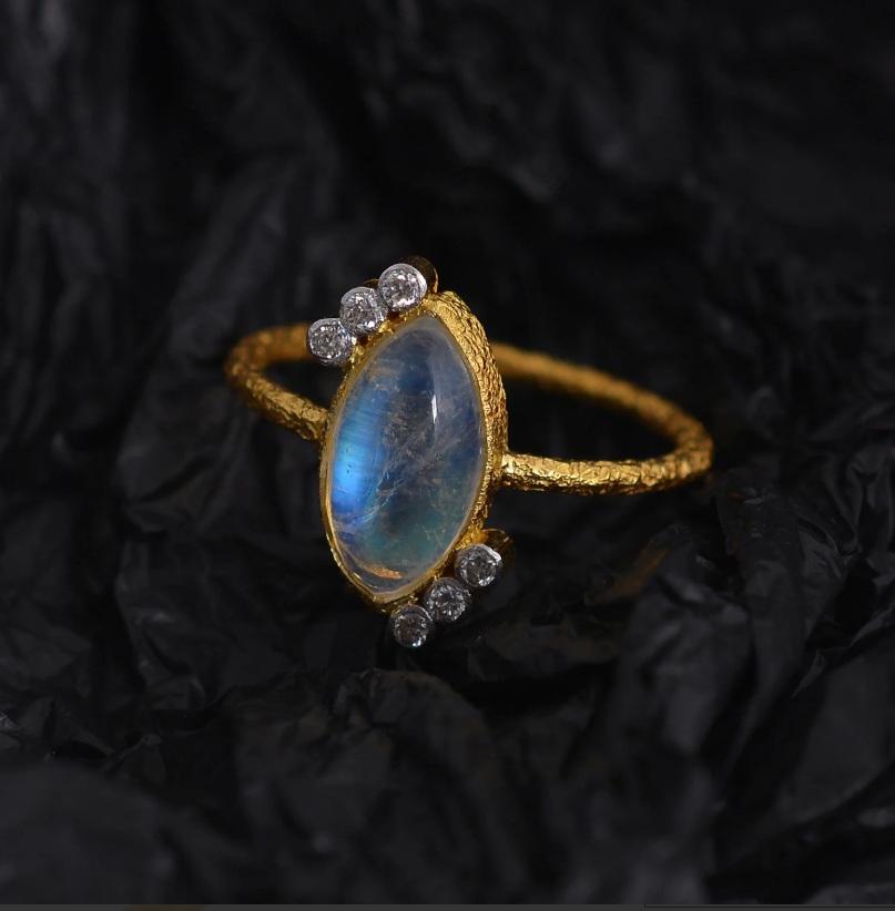 This Textured ring is made with 2.21 carat genuine rainbow moonstone set with 18k yellow gold. This Natural Moonstone encourages feelings of power and natural stability and it is perfect collection of fine jewelry.

Specifications:

Dimensions: Ring