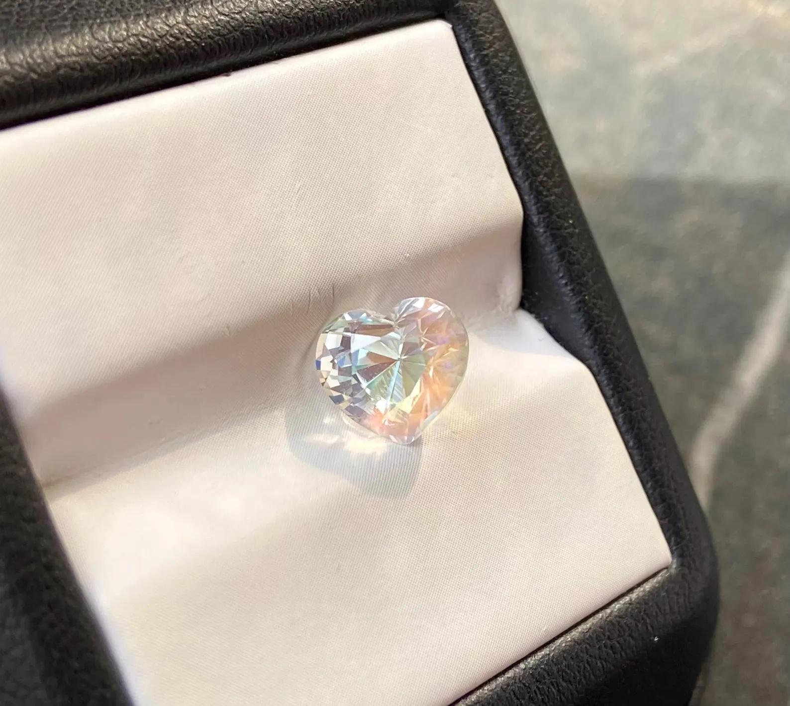 Pierre de lune Naturelle Pierre précieuse en vrac 2.01 ct., taille coeur, Certificat ! Madagascar ! en vente 2