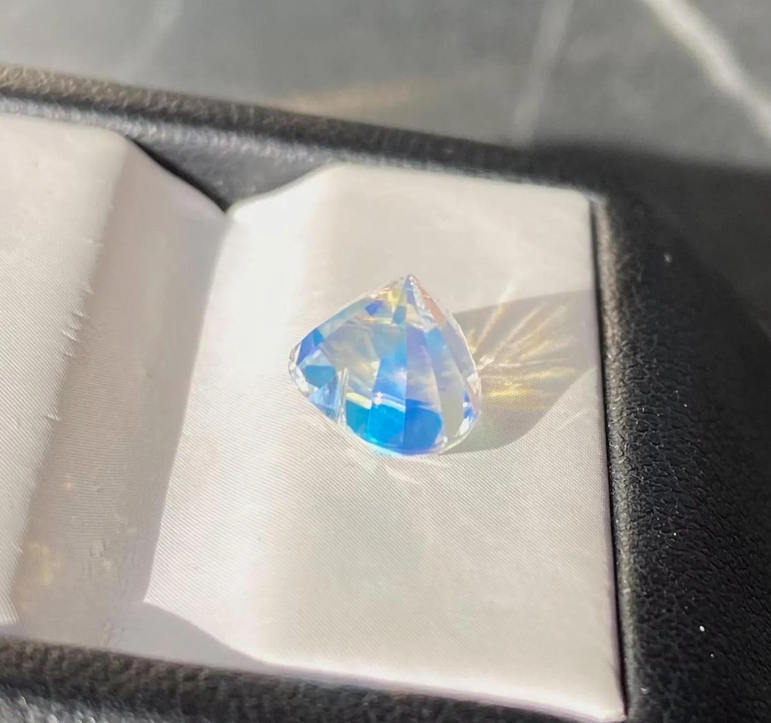 Pierre de lune Naturelle Pierre précieuse en vrac 2.01 ct., taille coeur, Certificat ! Madagascar ! en vente 4
