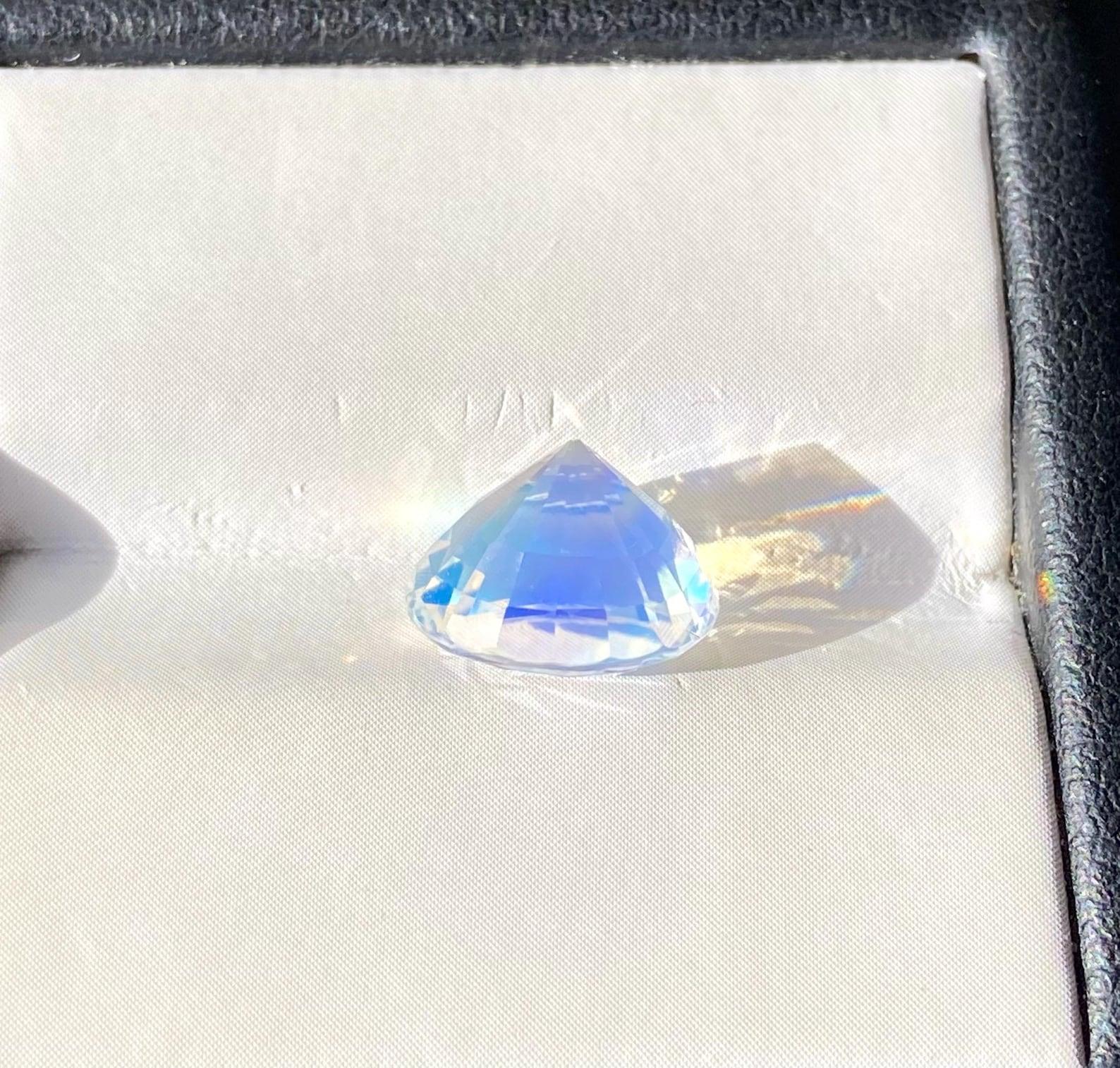 Oval Cut Natural Moonstone Loose gemstone 2.91 ct., Oval cut, Certificate! Madagascar! For Sale