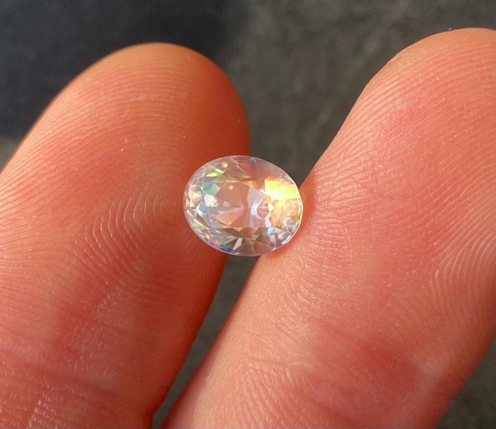 Pierre de lune naturelle non sertie 3.25 carats, taille ovale, certificat ! Unisexe en vente