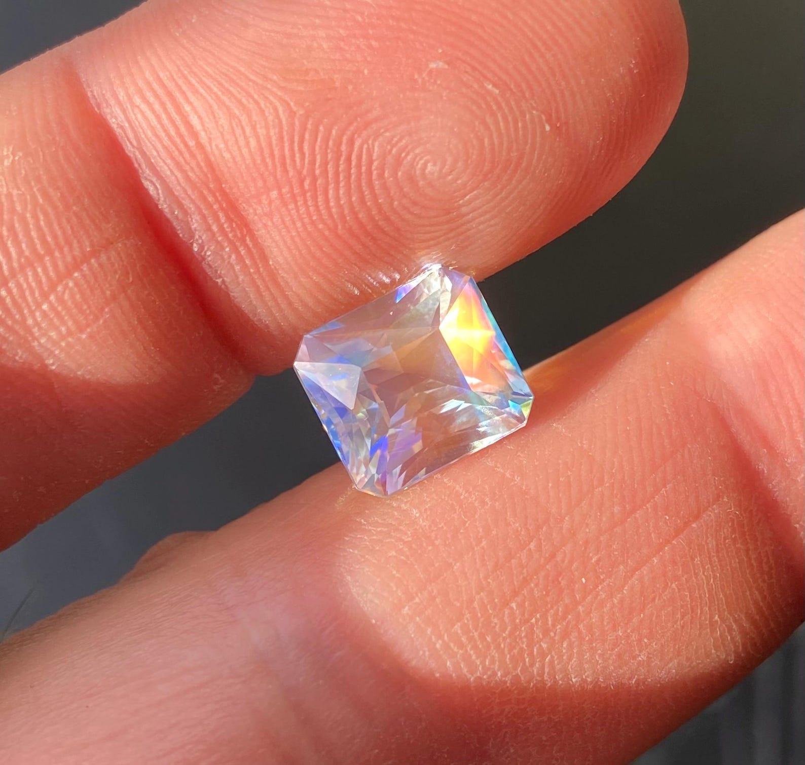 Taille octogone Pierre de lune naturelle non sertie 4.92 carats, taille octogonale, certificat ! Madagascar ! en vente