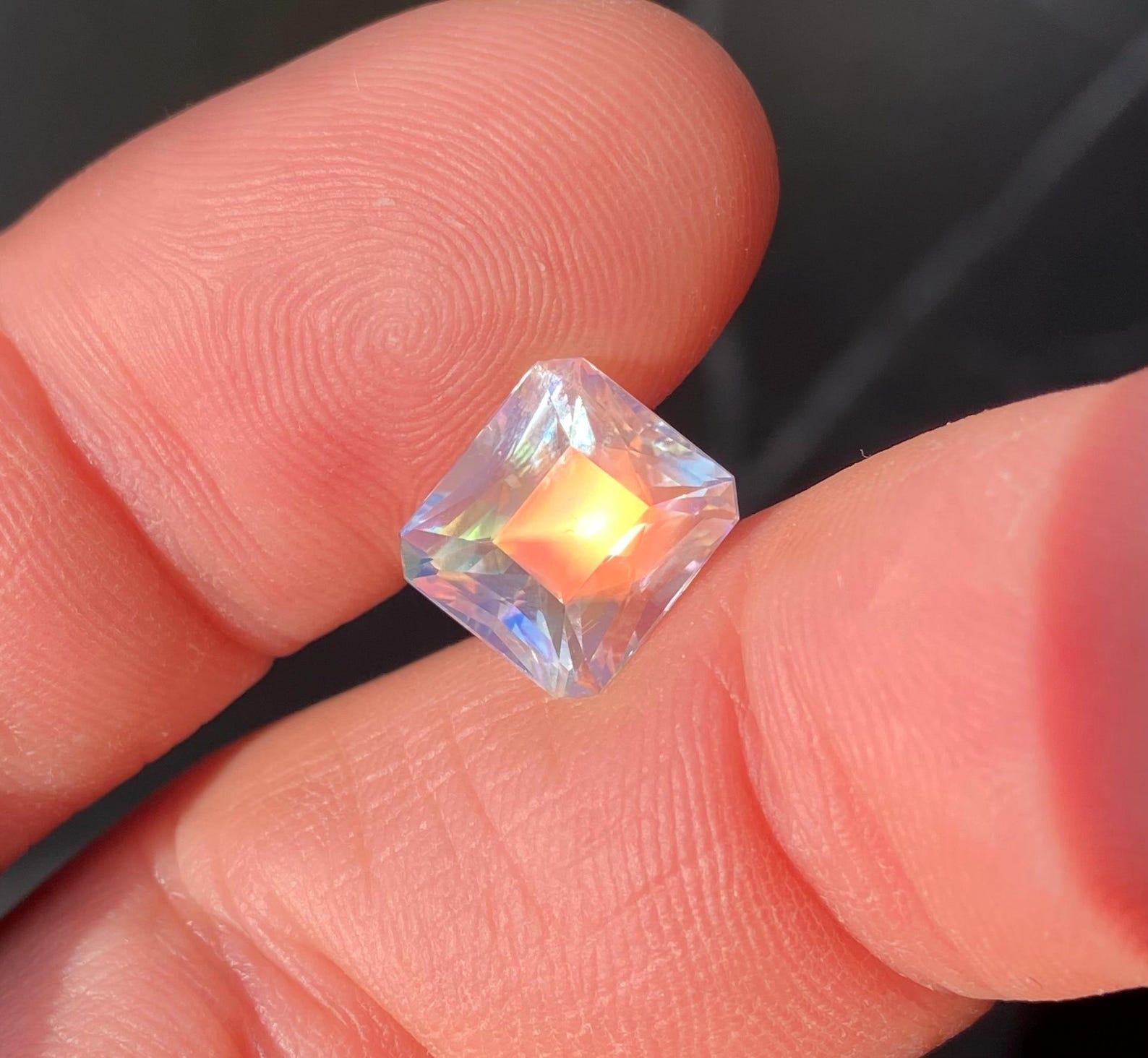 Pierre de lune naturelle non sertie 4.92 carats, taille octogonale, certificat ! Madagascar ! Unisexe en vente