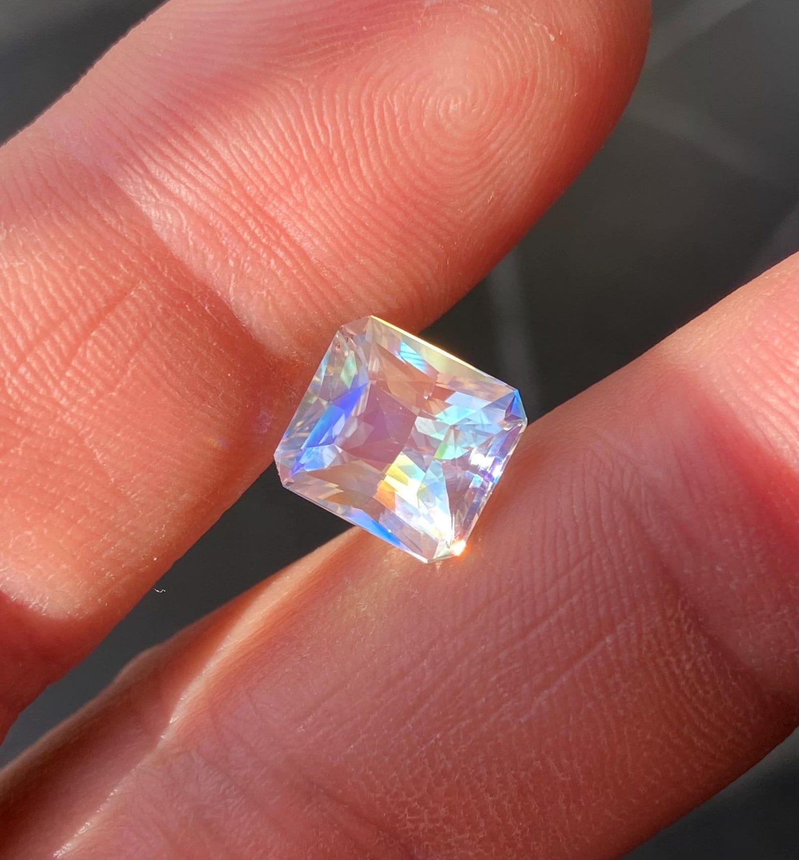 Pierre de lune naturelle non sertie 4.92 carats, taille octogonale, certificat ! Madagascar ! en vente 4