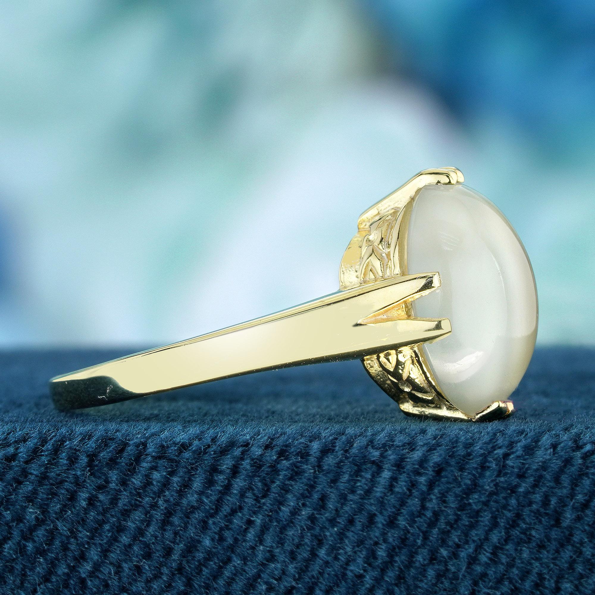 Taille ovale Bague solitaire à tige fendue en or jaune 9K massif, pierre de lune naturelle en vente