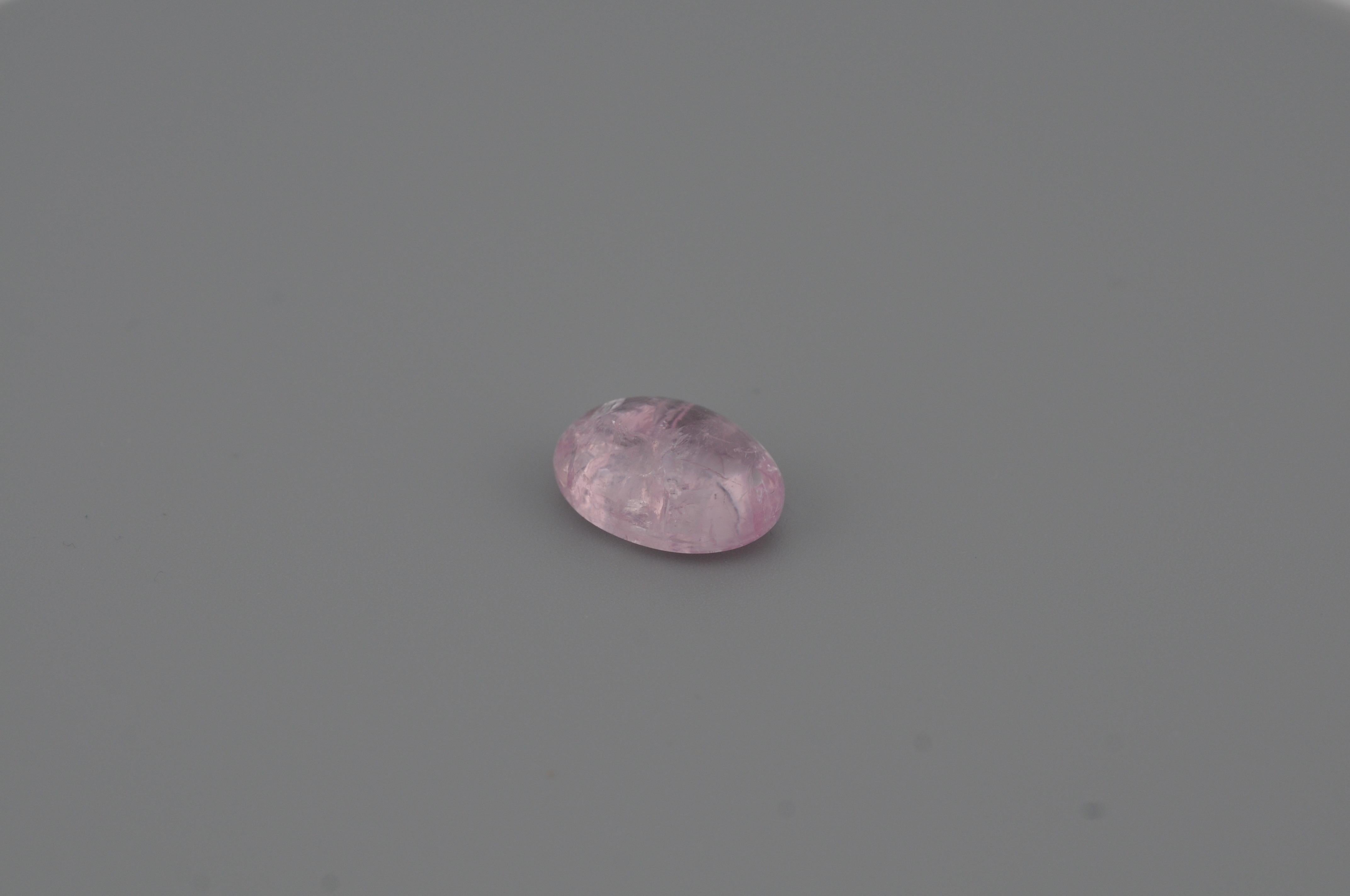 Natürlicher Morganit - 6,15 ct

Ein Morganit im Cabochon-Schliff mit einem intensiven rosa Farbton. Der Stein weist zahlreiche natürliche Einschlüsse auf.

Ein Edelsteinbericht wird mitgeliefert, der die Echtheit und die Eigenschaften des Steins